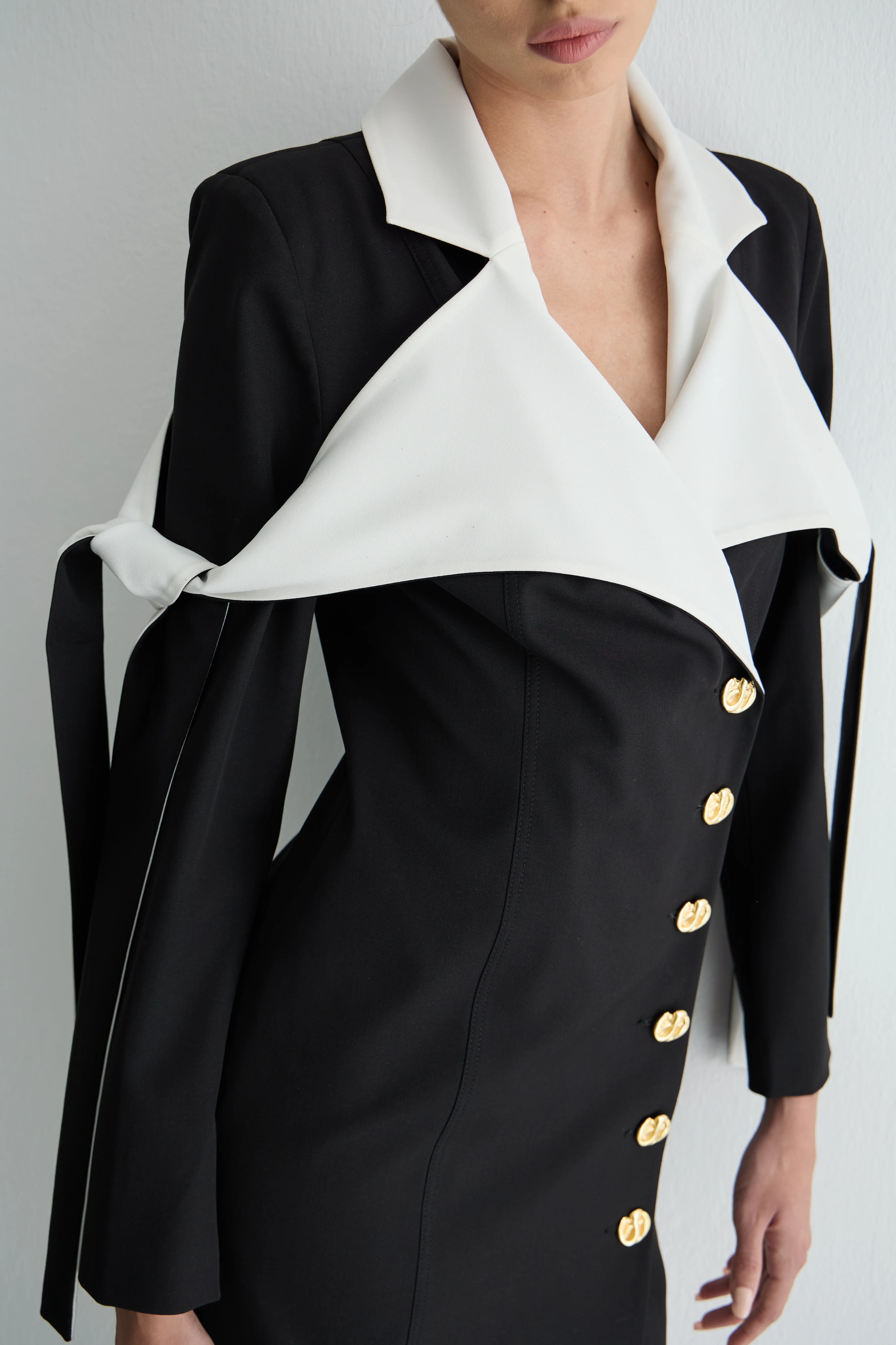 Kolları Fiyonklu Mini Ceket Elbise