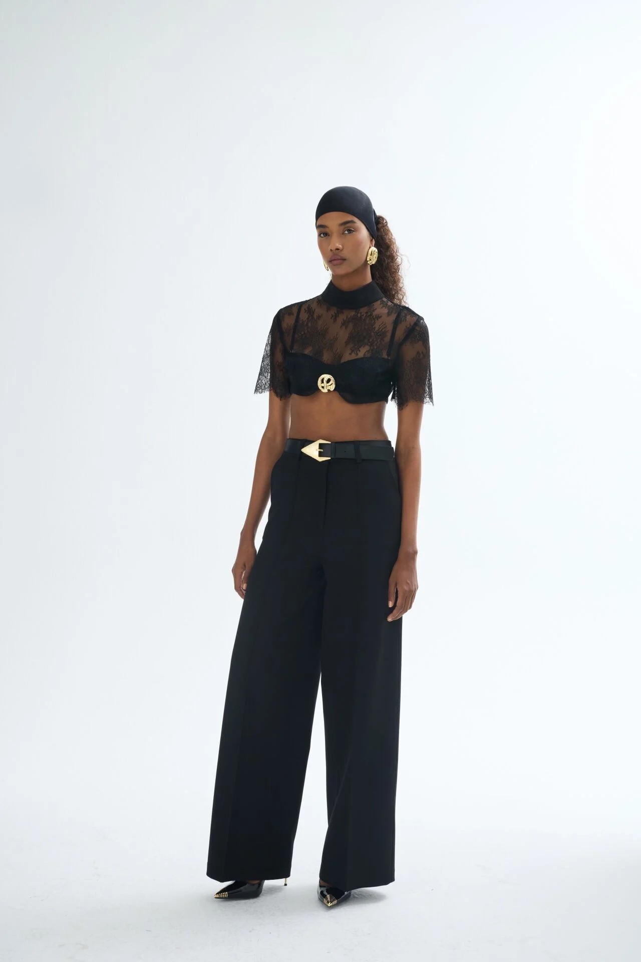 Kısa Kollu Dantelli Crop