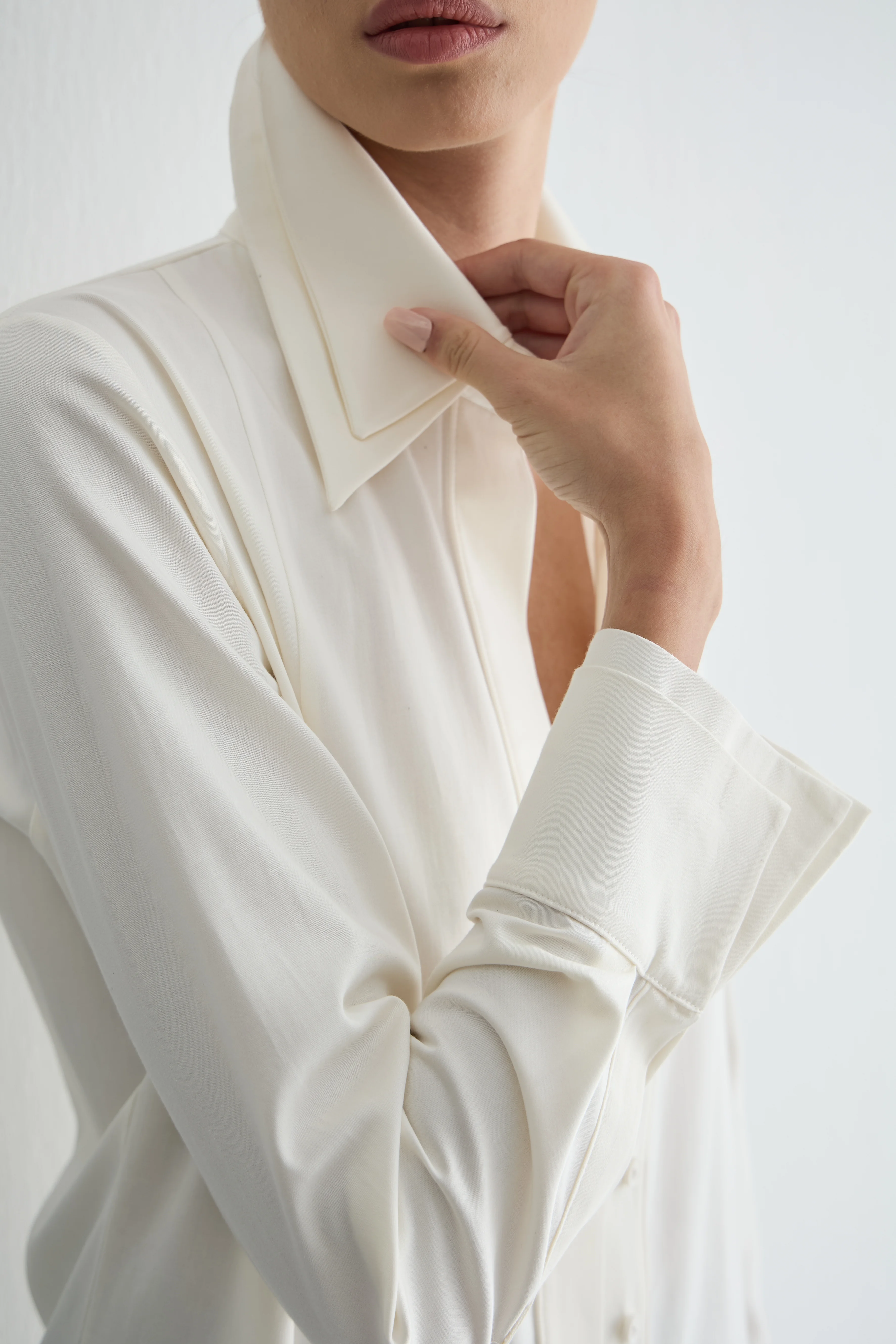 Poplin Uzun Çift Yırtmaçlı Gömlek