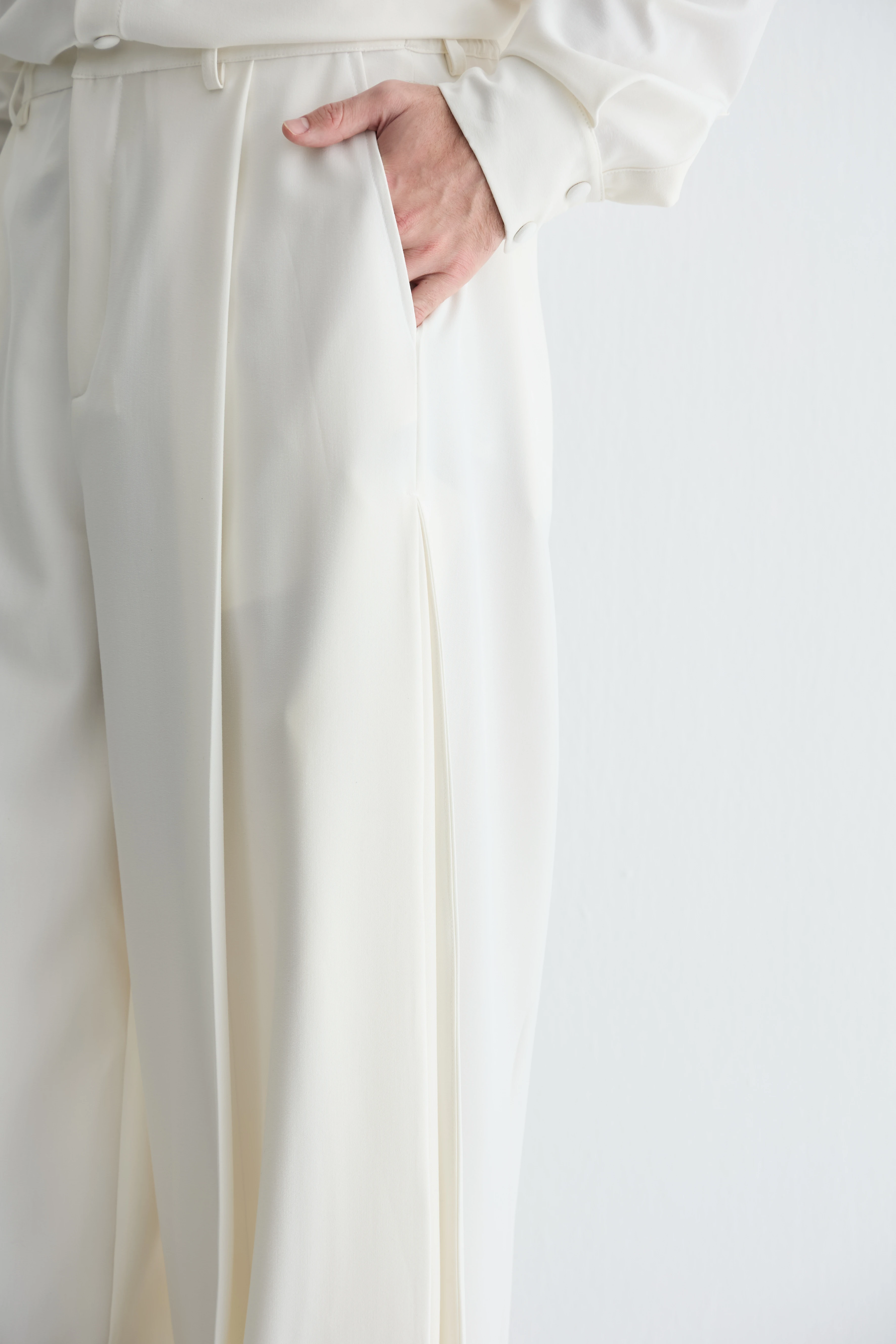 Beyaz Pileli Pantolon