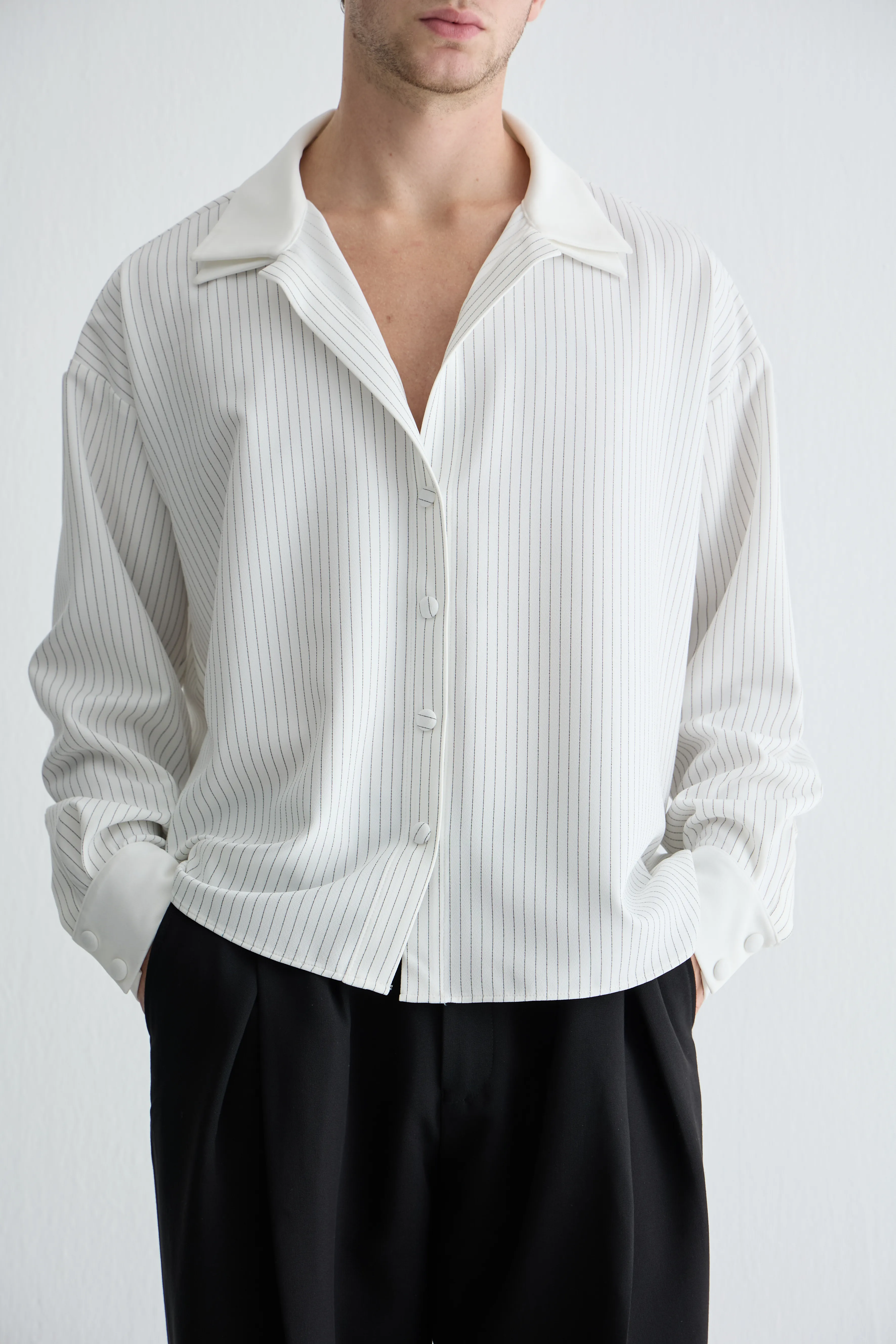 Beyaz Çizgili Gömlek