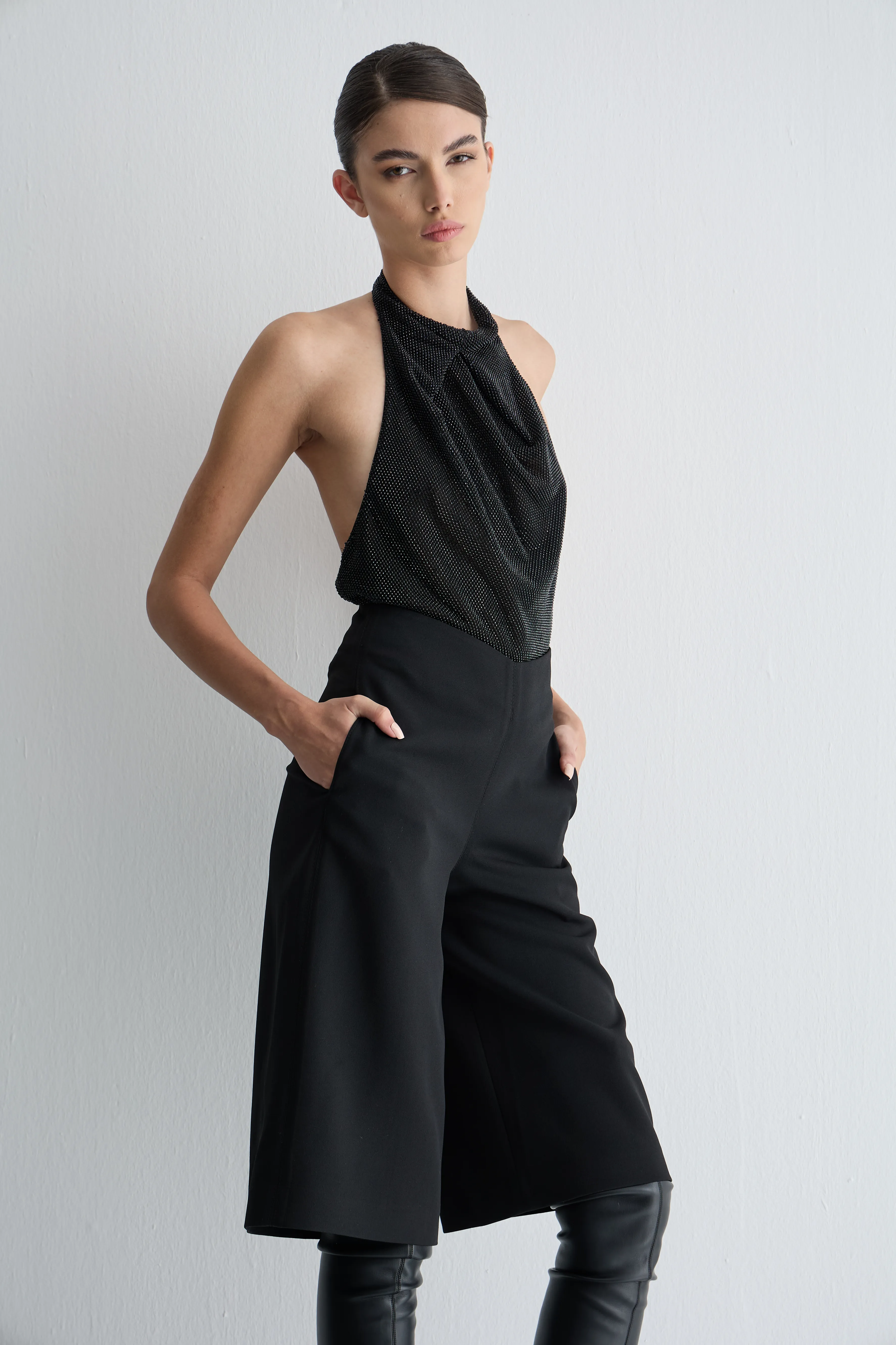 Taşlı Boğazlı Sırtı Açık Bluz