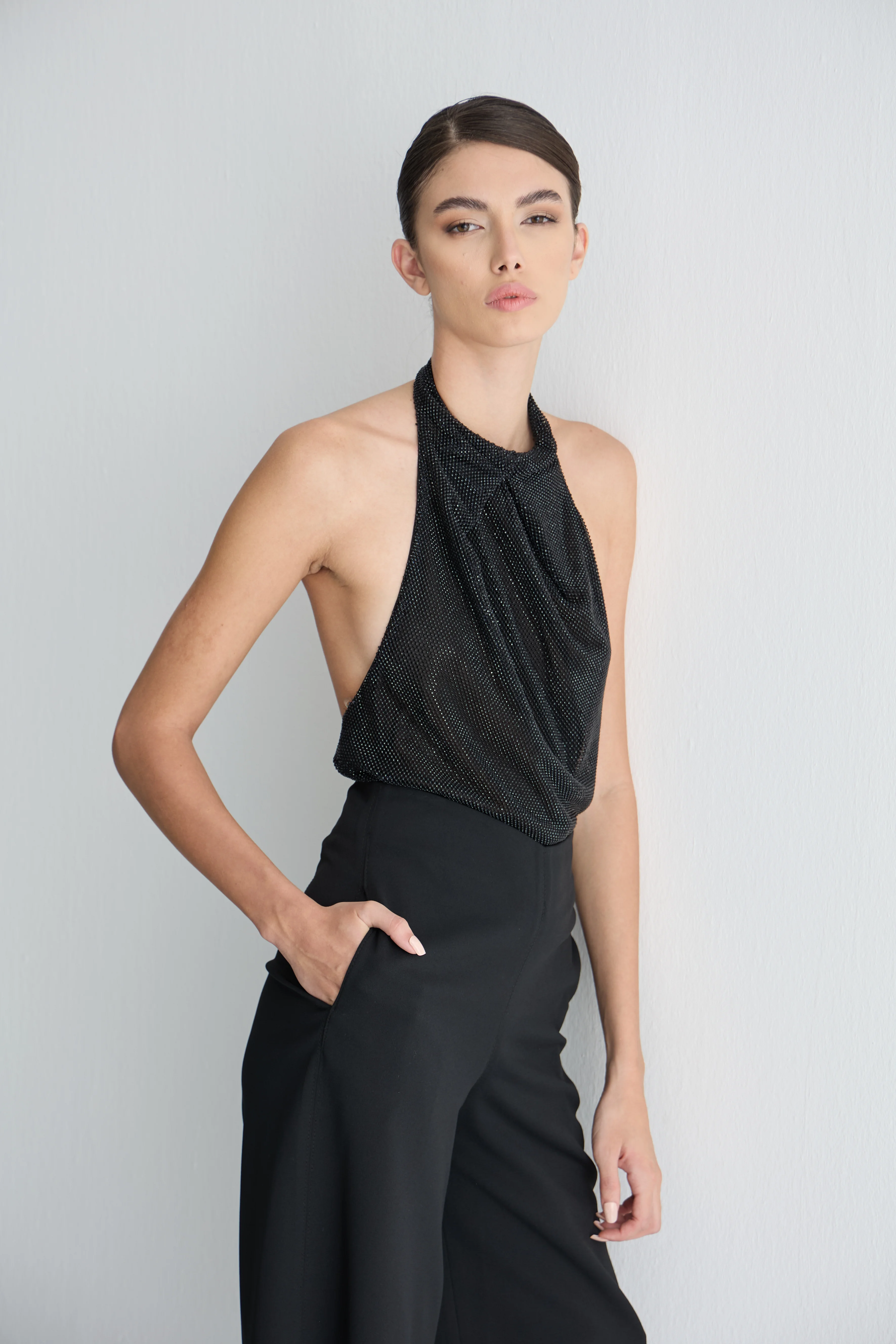 Taşlı Boğazlı Sırtı Açık Bluz