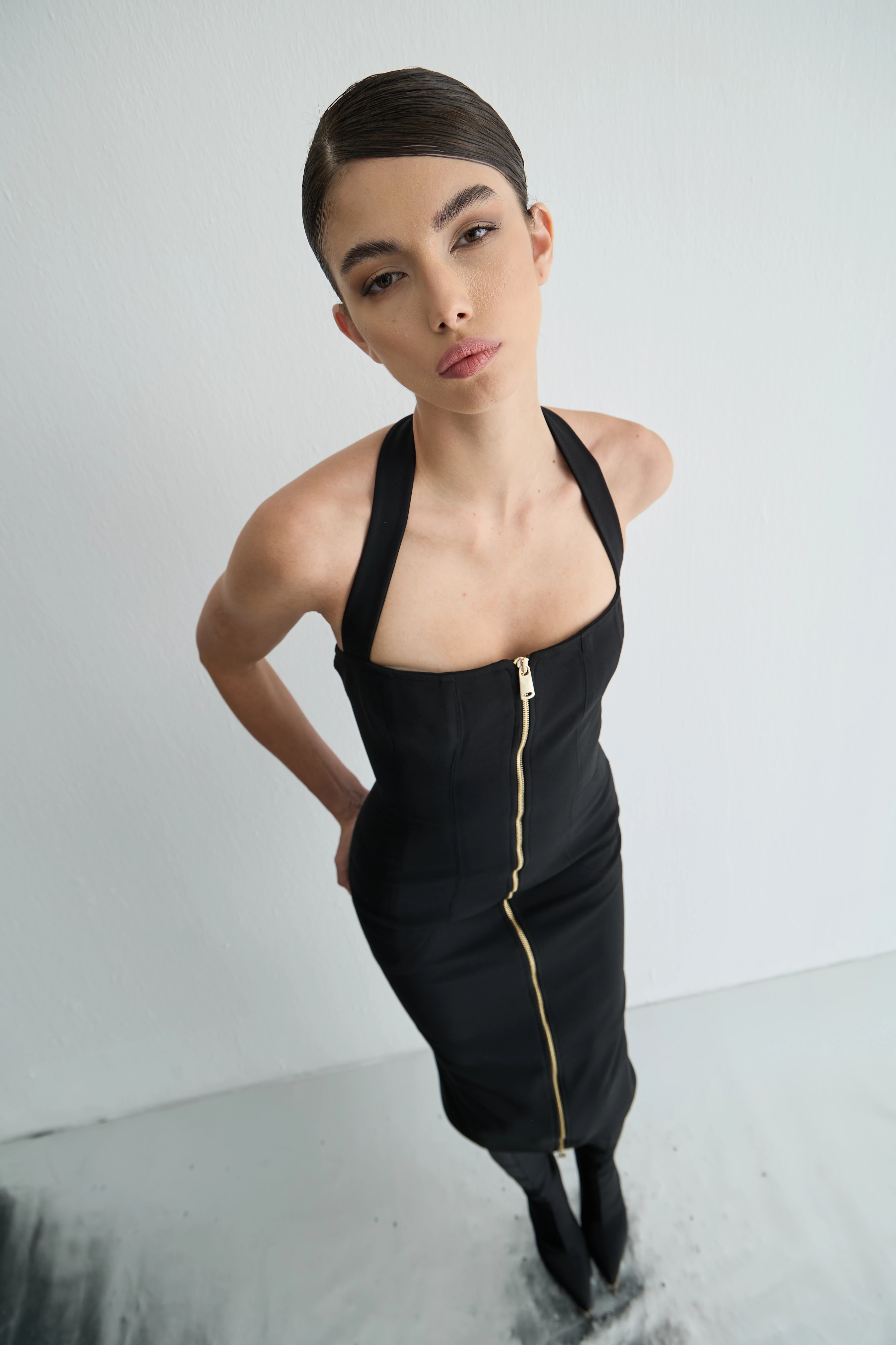 Straplez Fermuarlı Midi Elbise