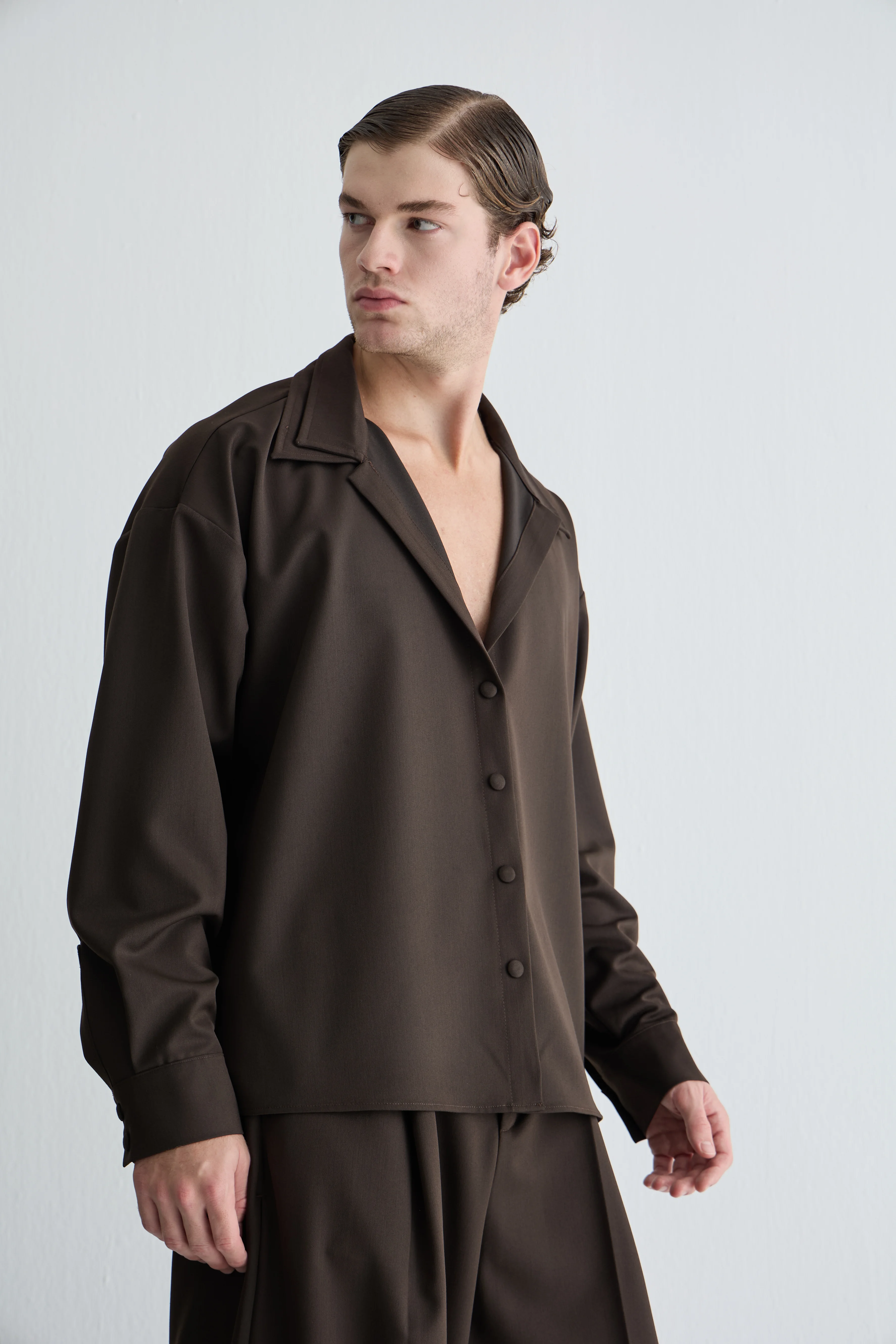 Kahverengi Çift Yaka Gömlek