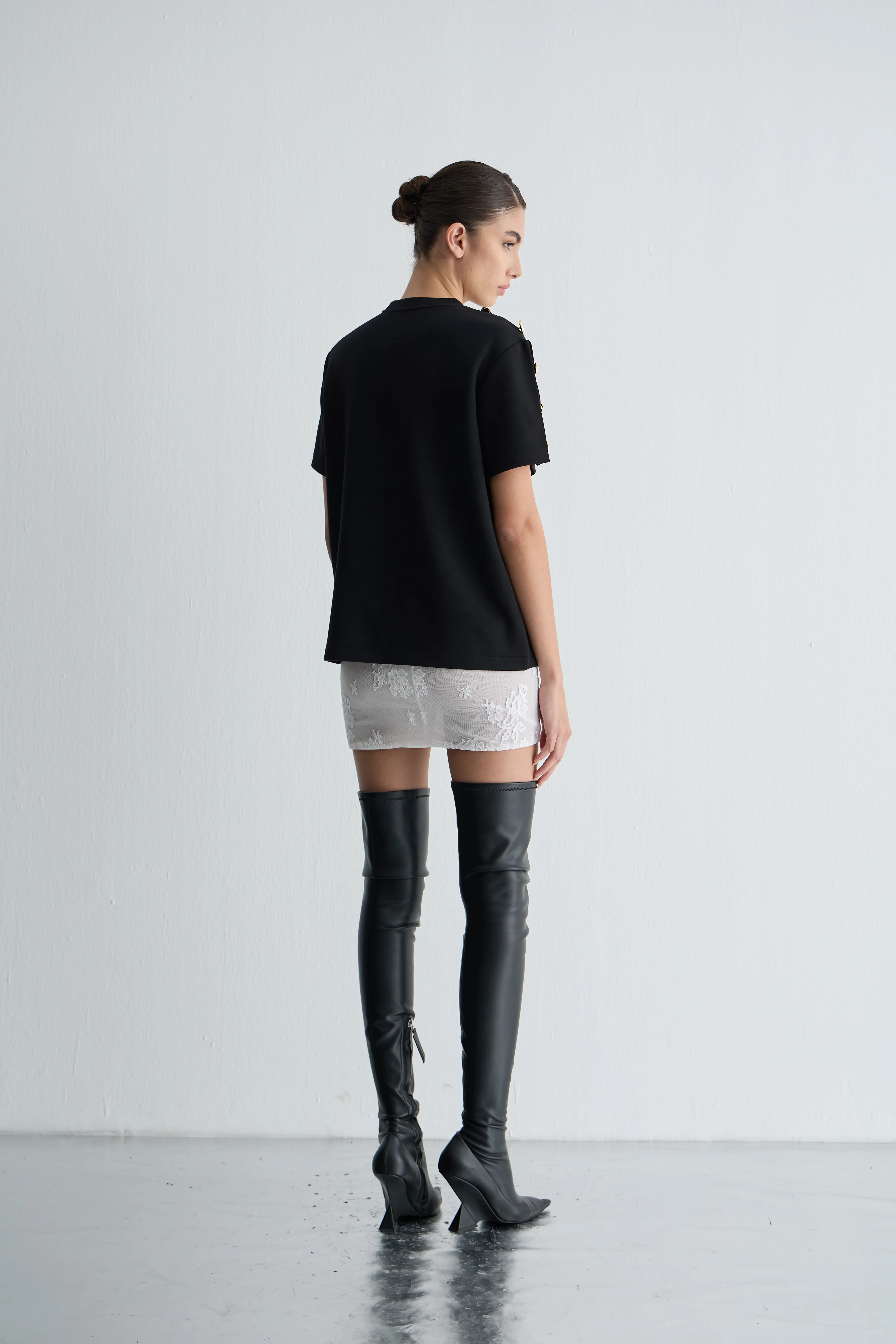 Siyah Düğmeli Tshirt