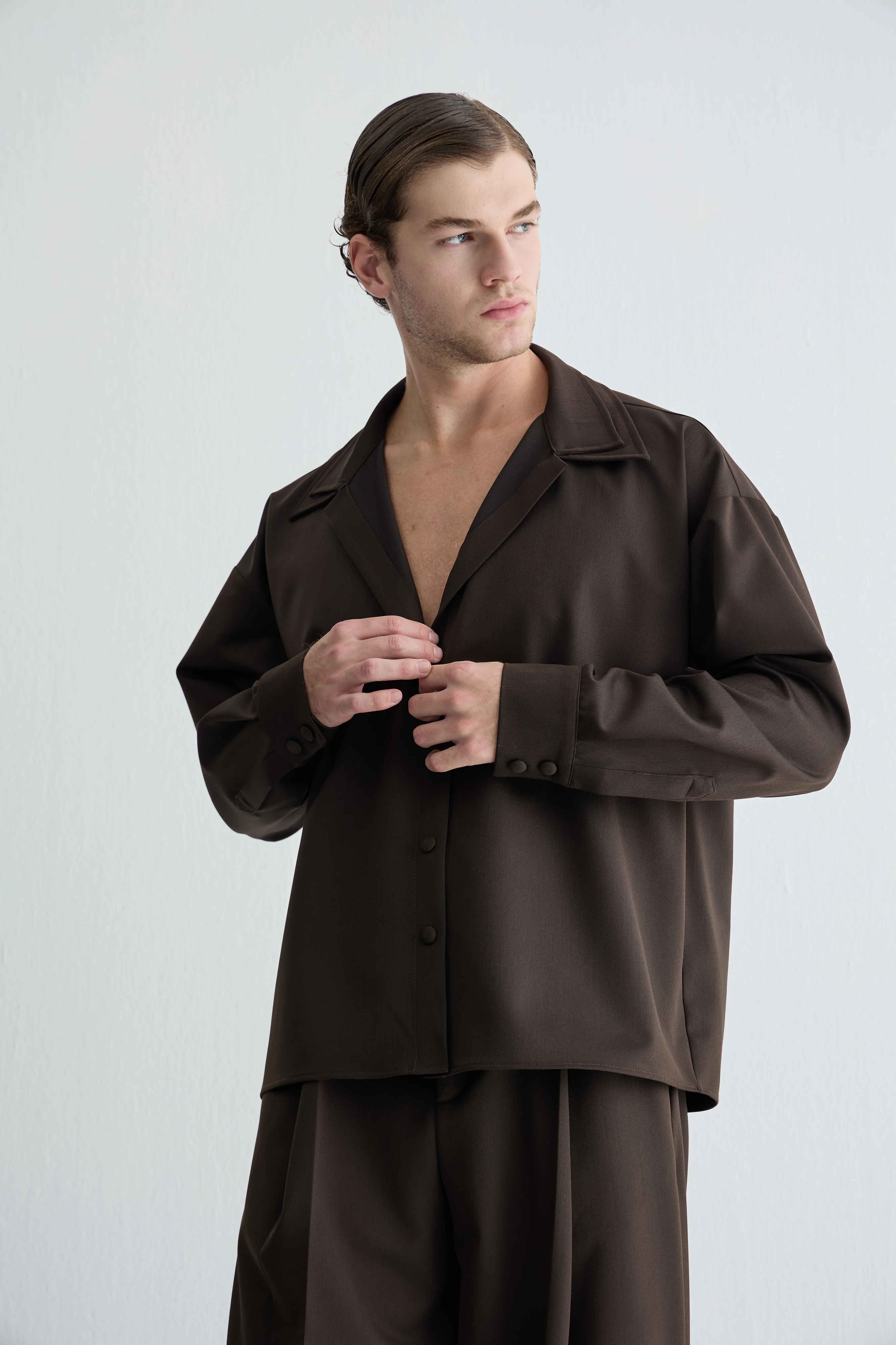 Kahverengi Çift Yaka Gömlek