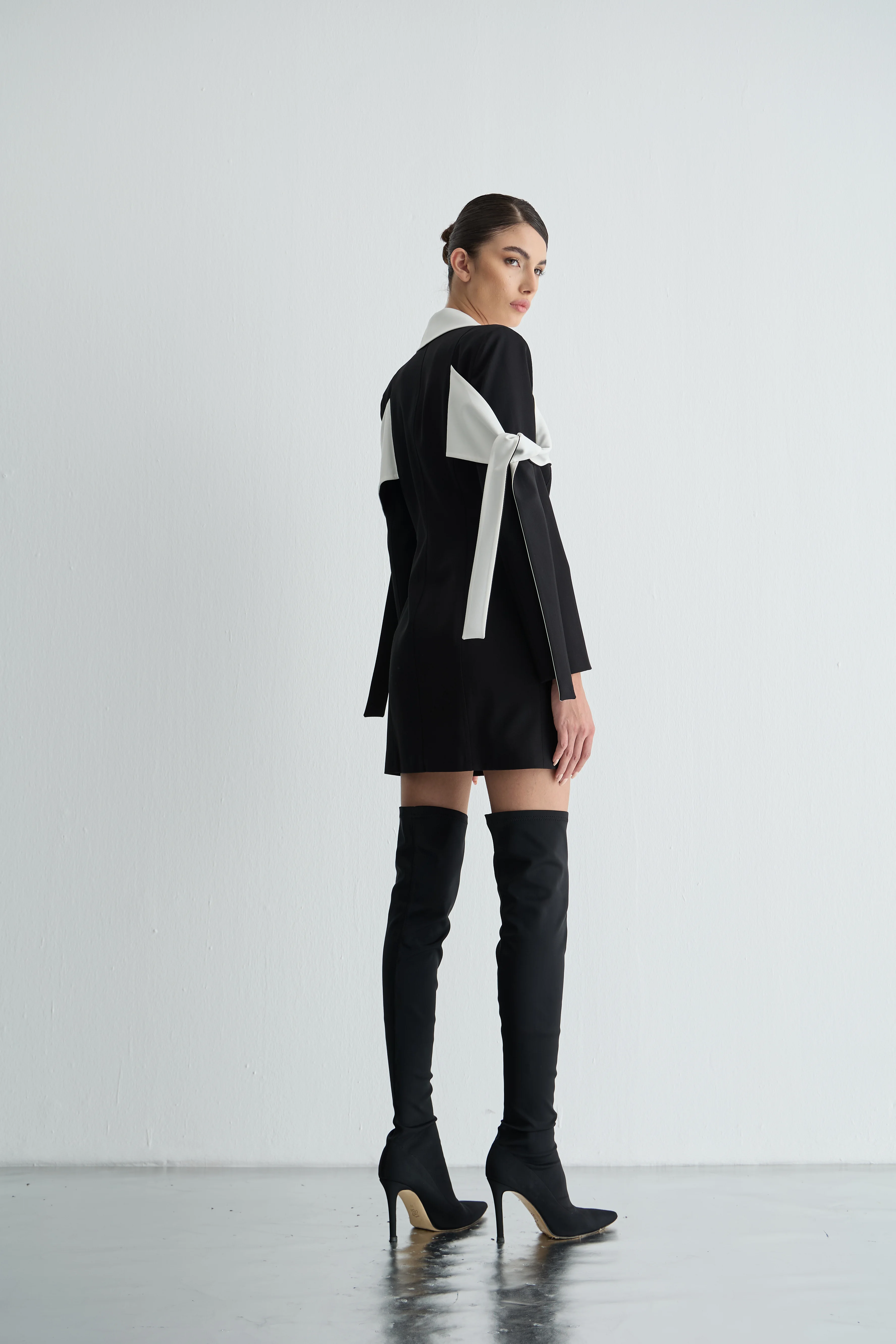 Kolları Fiyonklu Mini Ceket Elbise