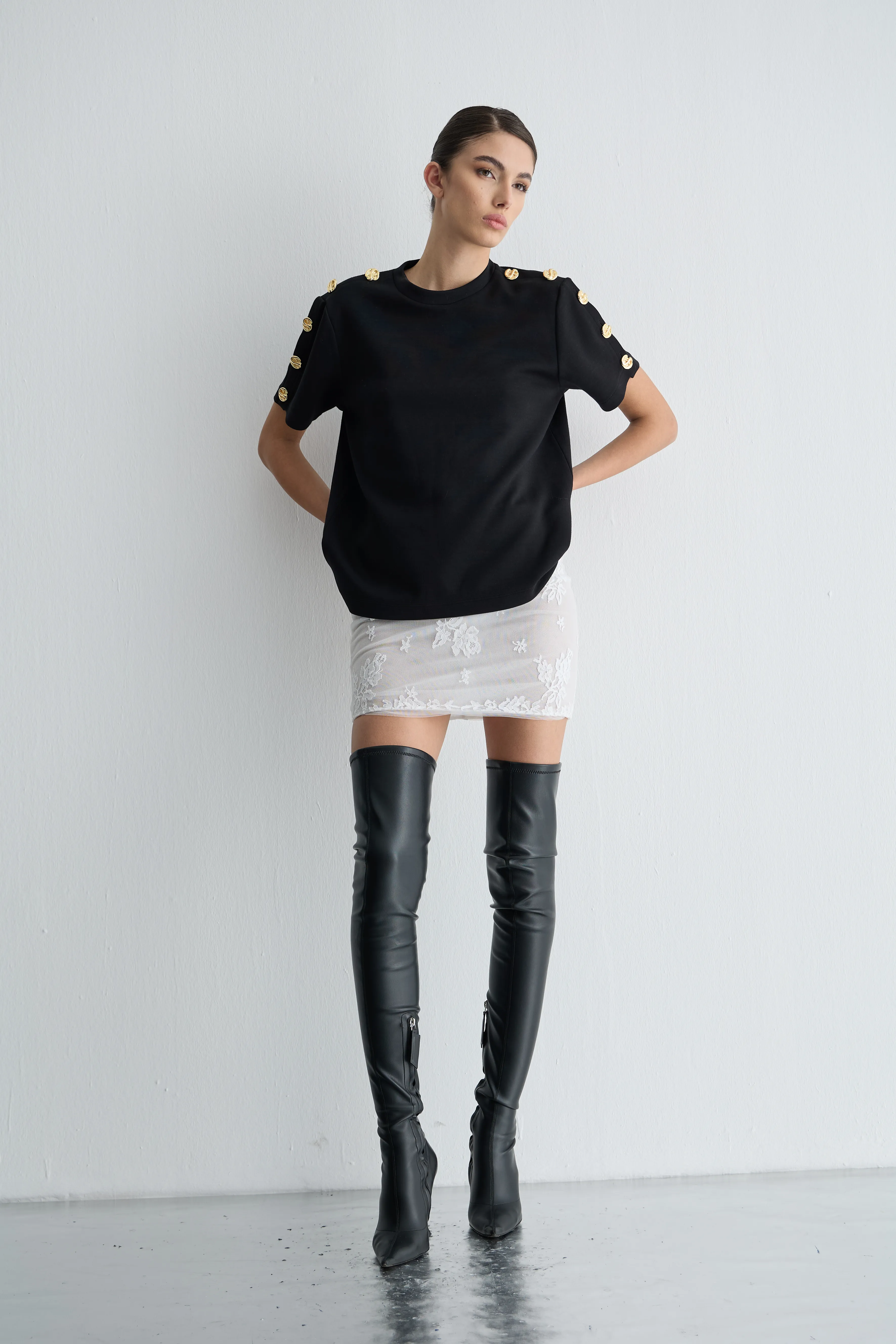 Siyah Düğmeli Tshirt