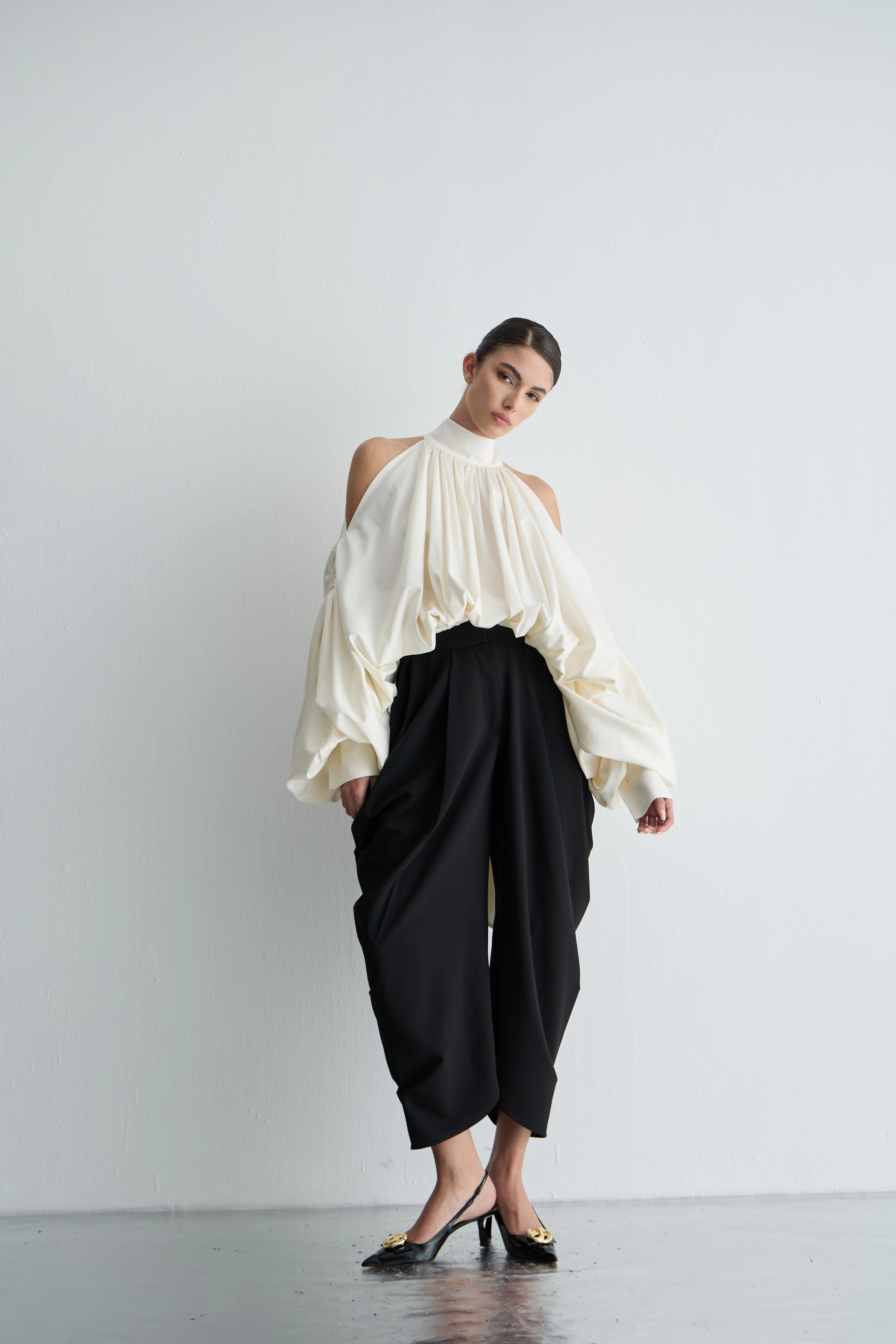 Omuzları Açık Büzgülü Poplin Gömlek