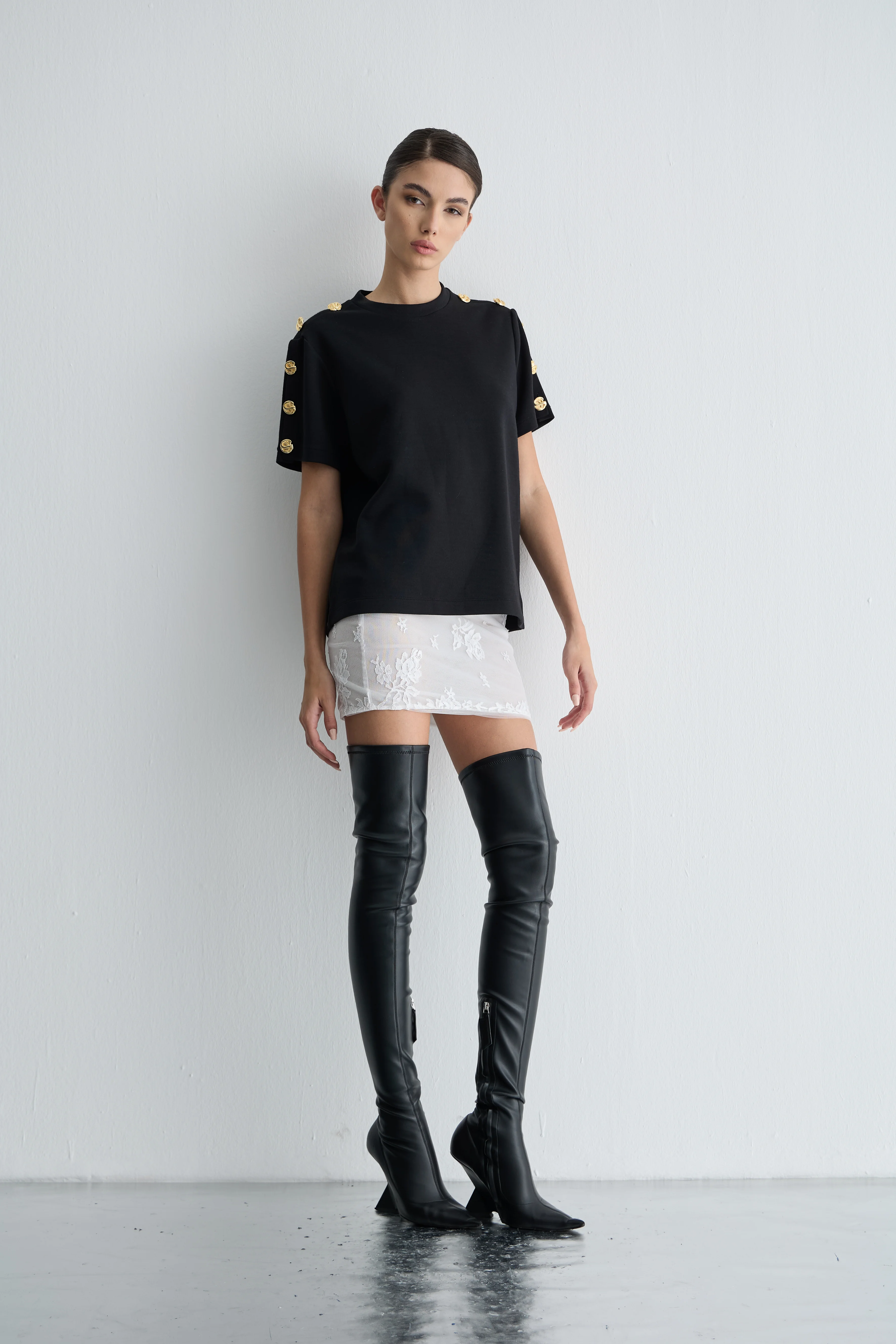 Siyah Düğmeli Tshirt