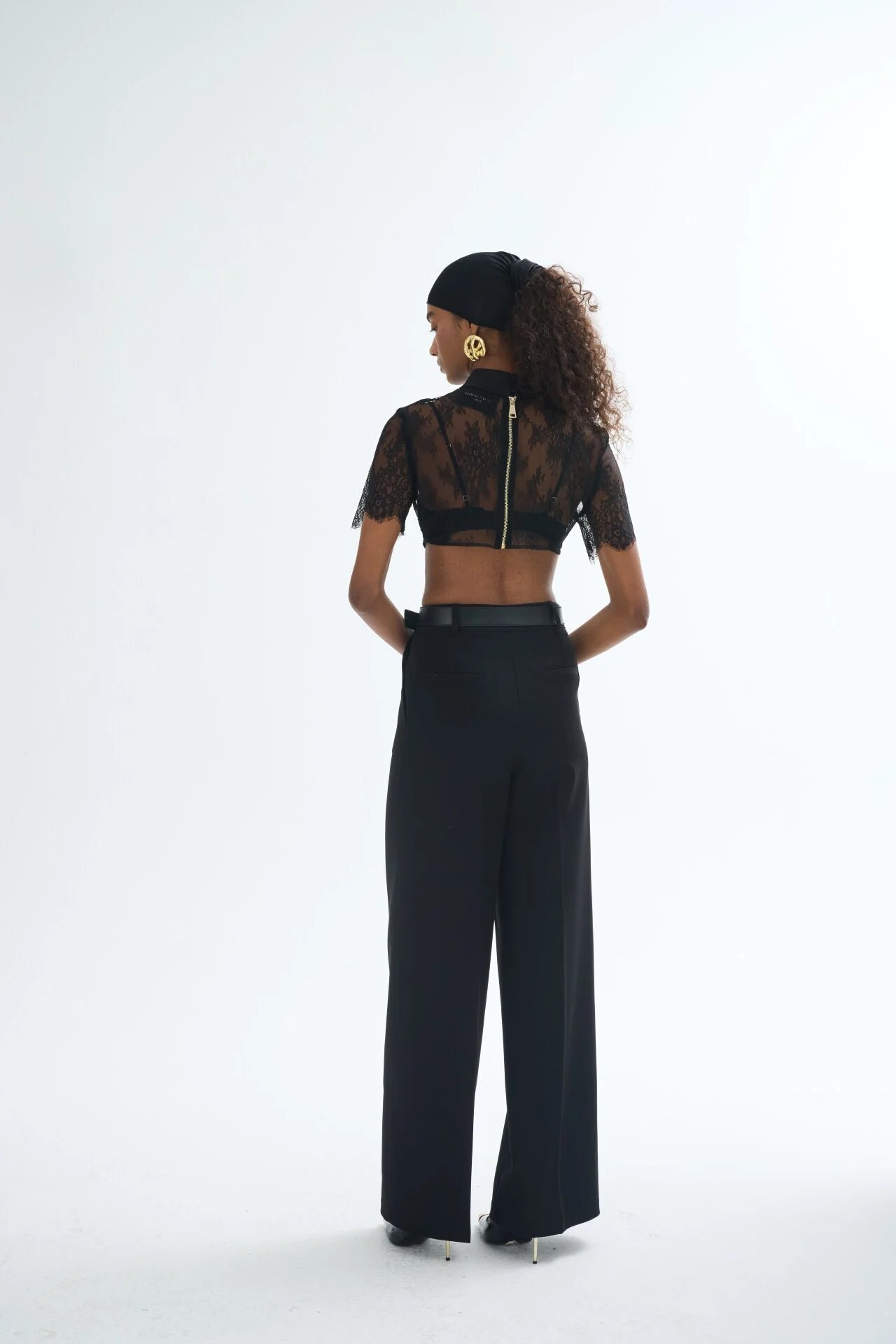 Kısa Kollu Dantelli Crop