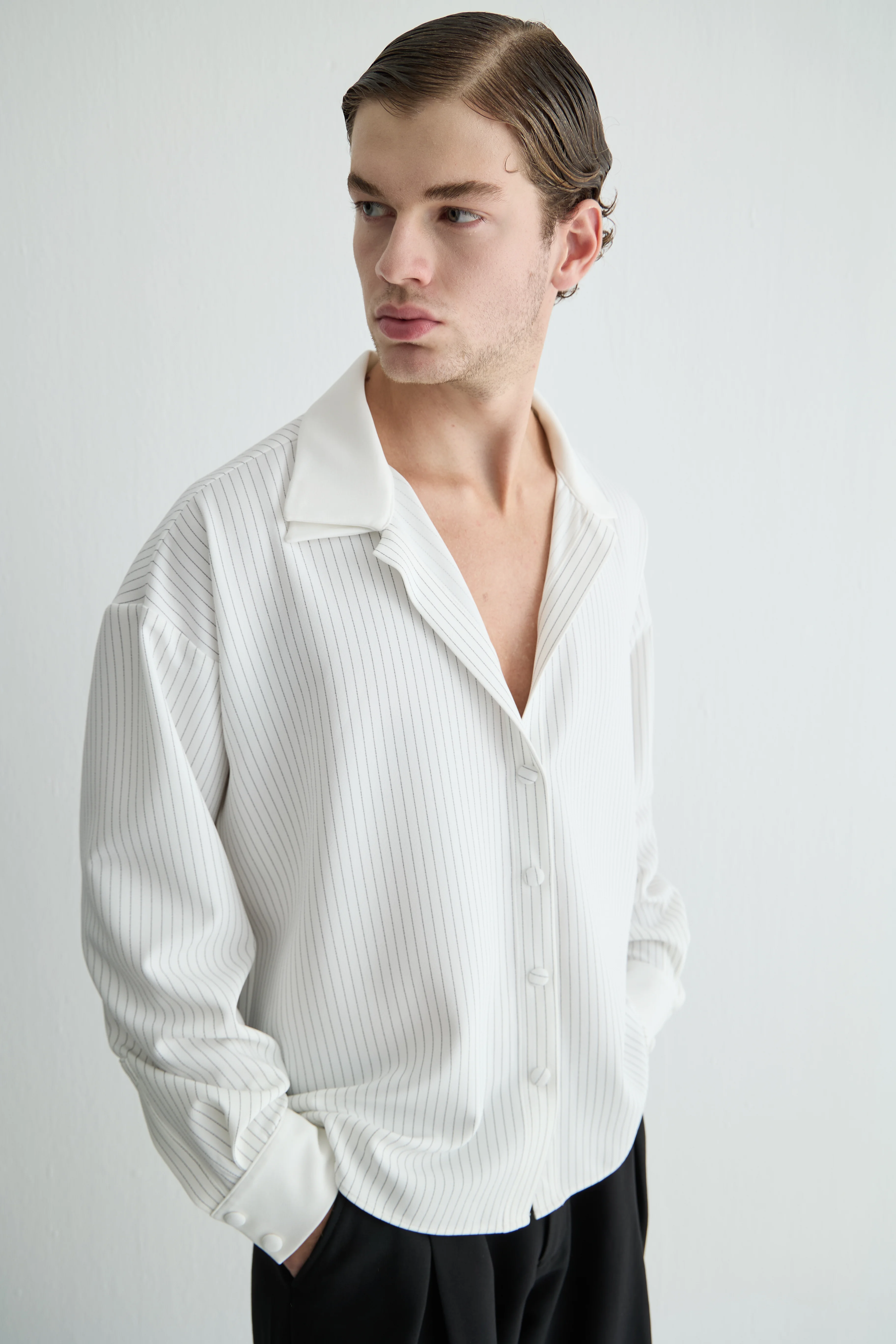 Beyaz Çizgili Gömlek