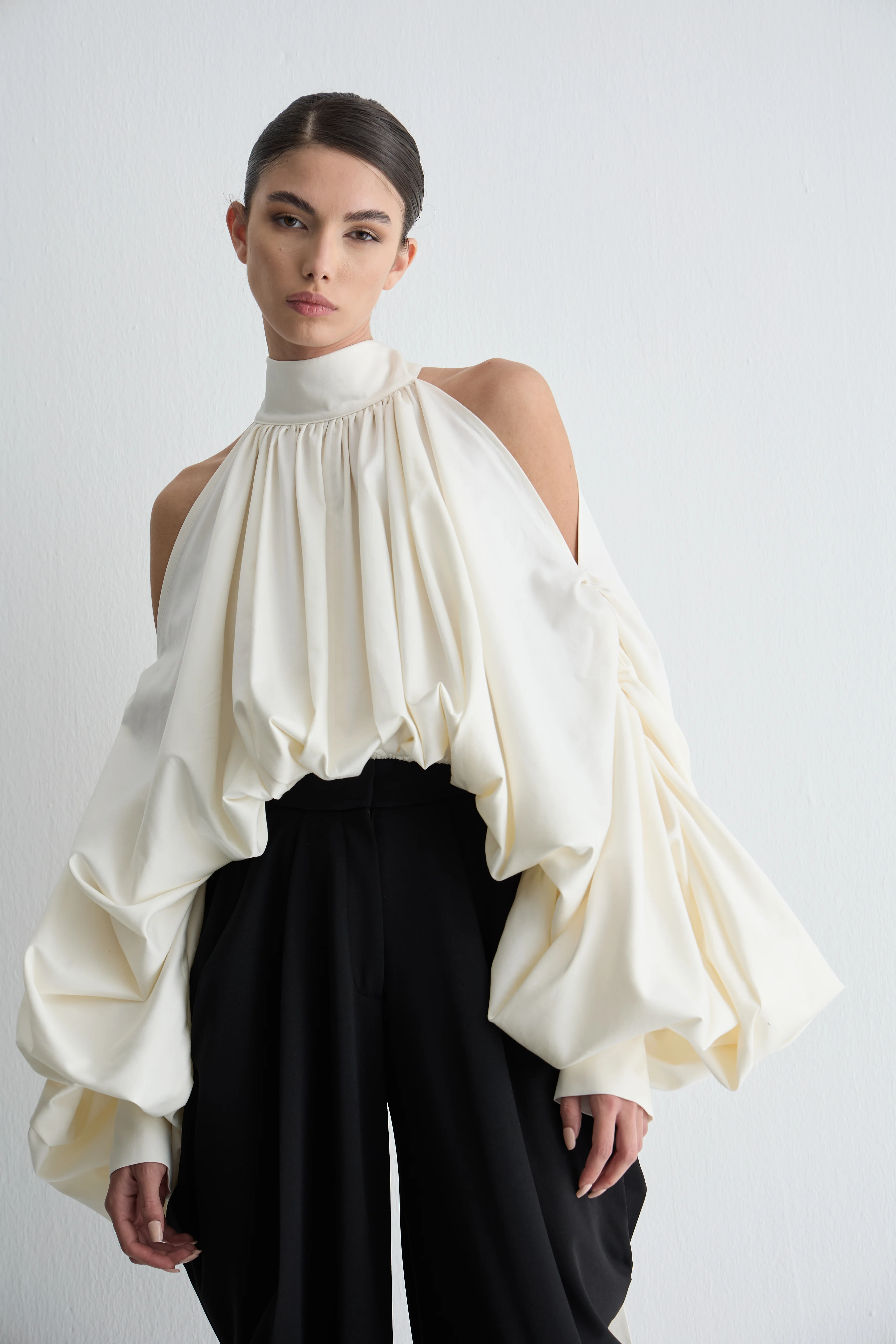 Omuzları Açık Büzgülü Poplin Gömlek