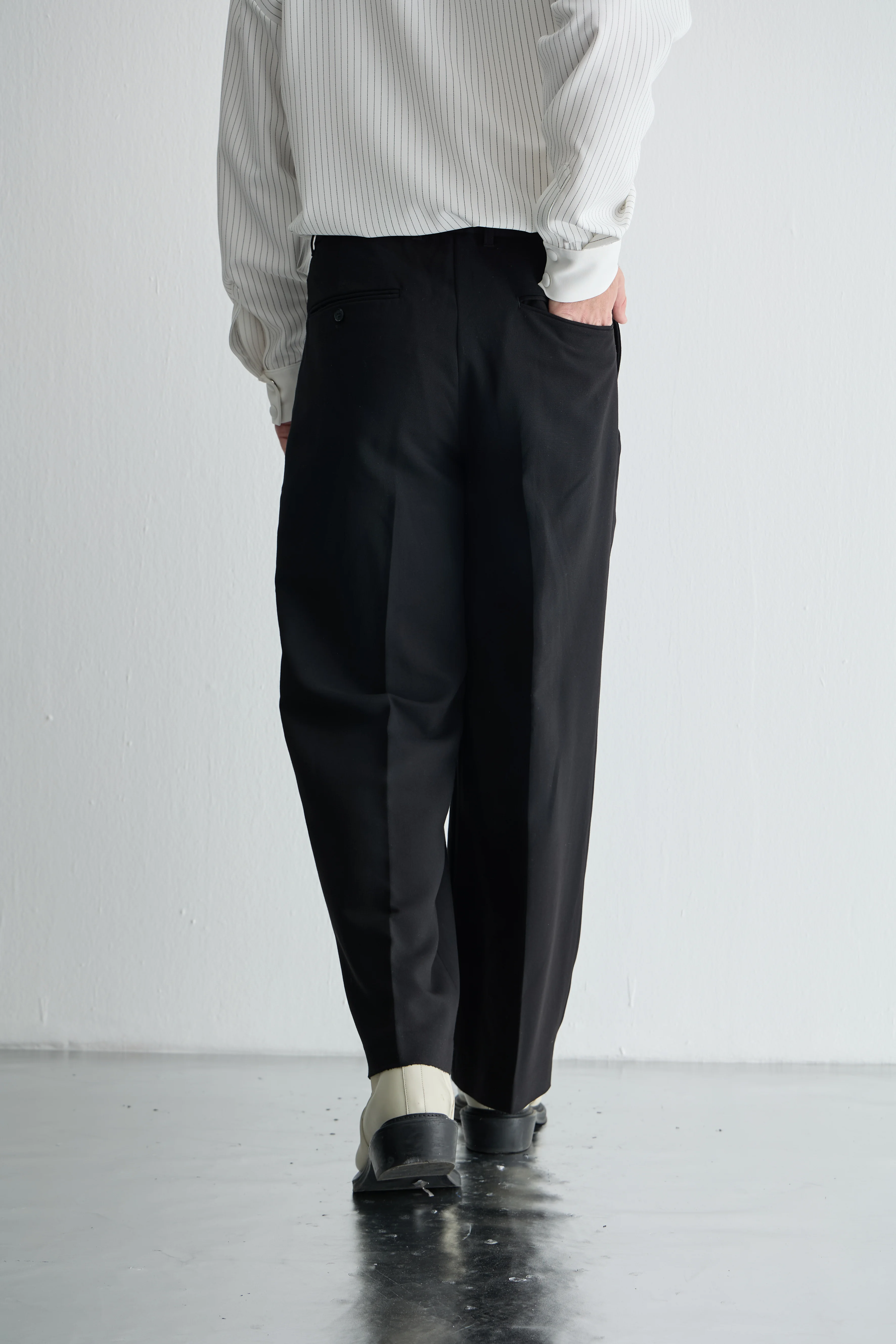 Siyah Pileli Pantolon