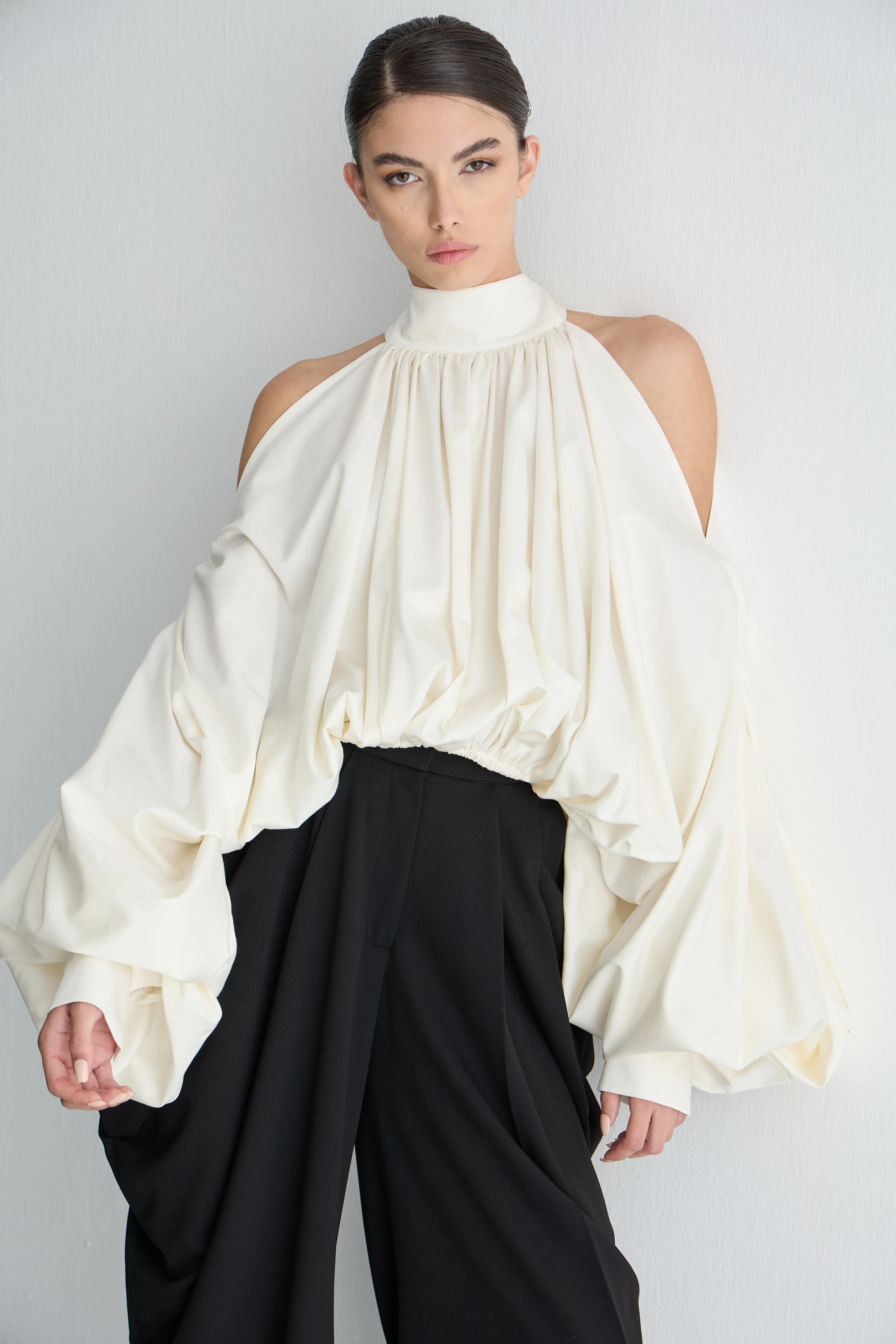 Omuzları Açık Büzgülü Poplin Gömlek