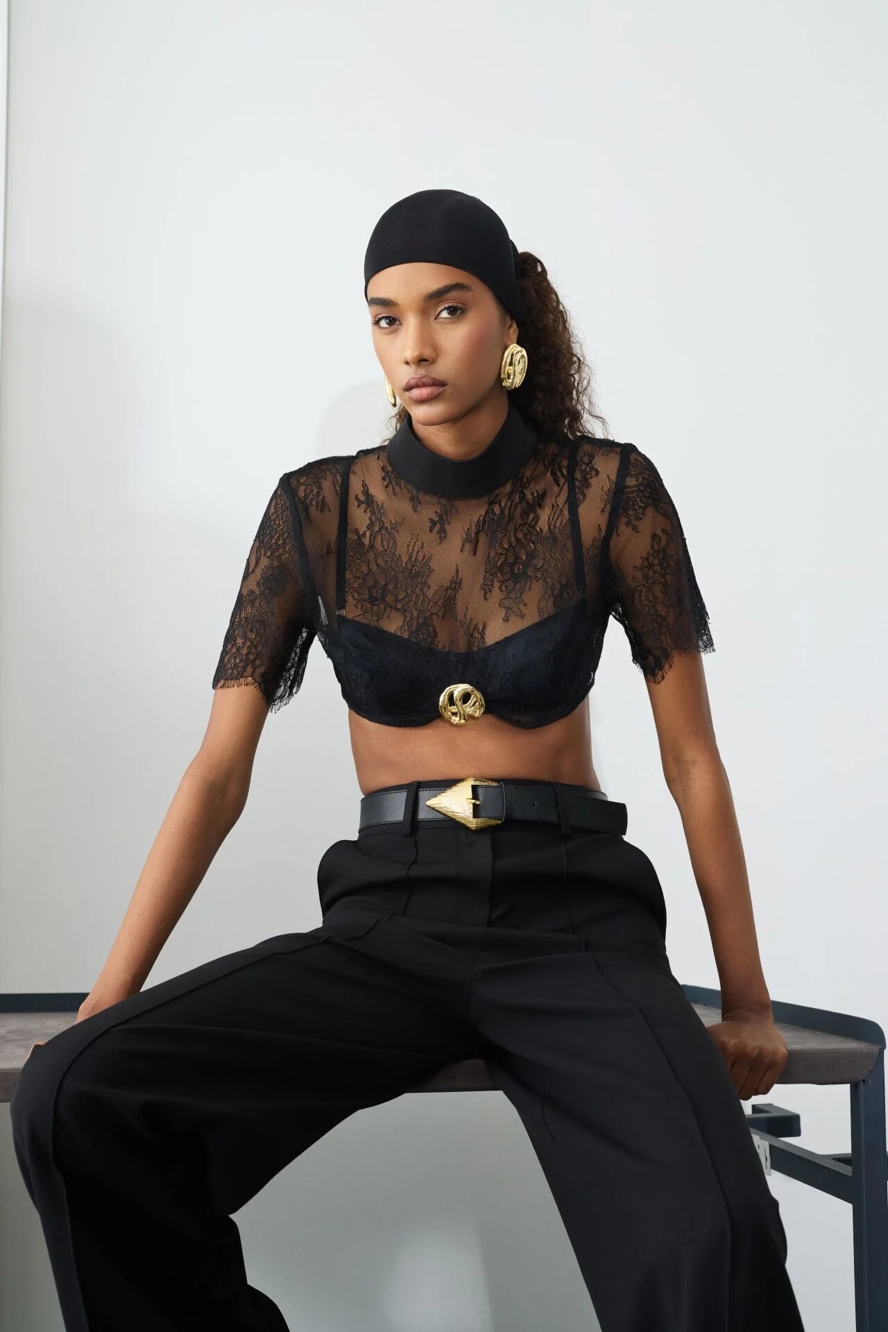 Kısa Kollu Dantelli Crop
