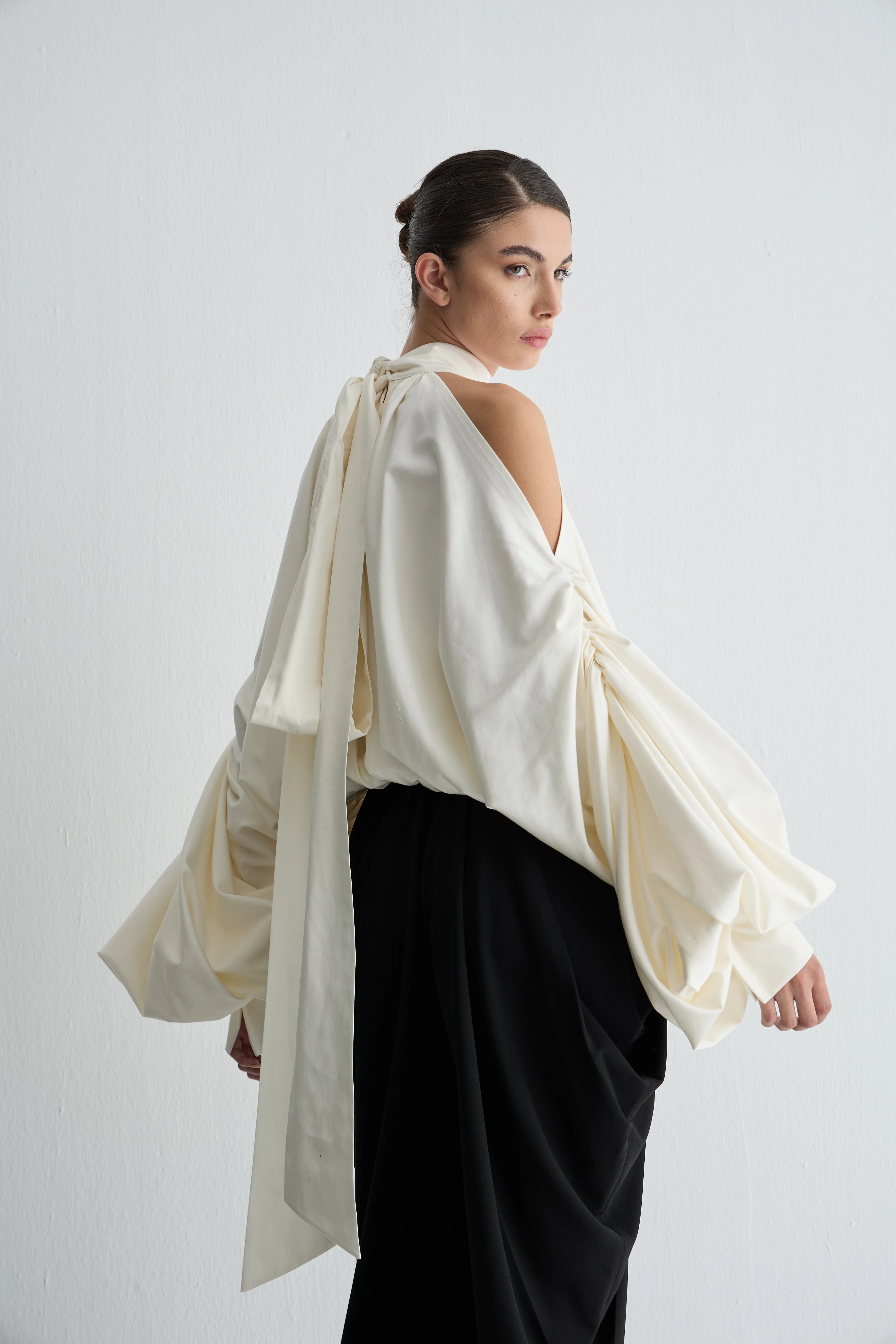 Omuzları Açık Büzgülü Poplin Gömlek