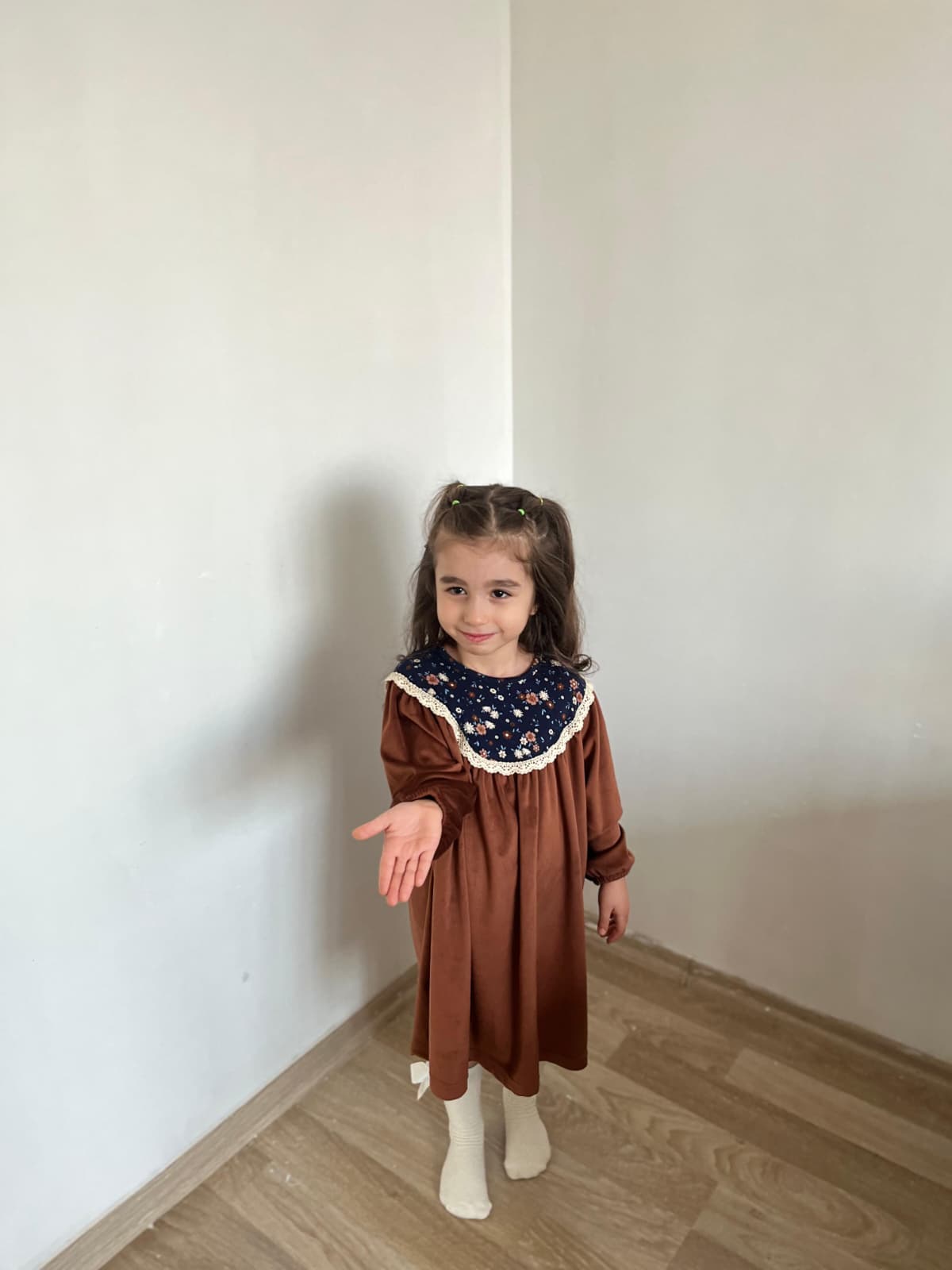 Kadife Dantelli Elbise