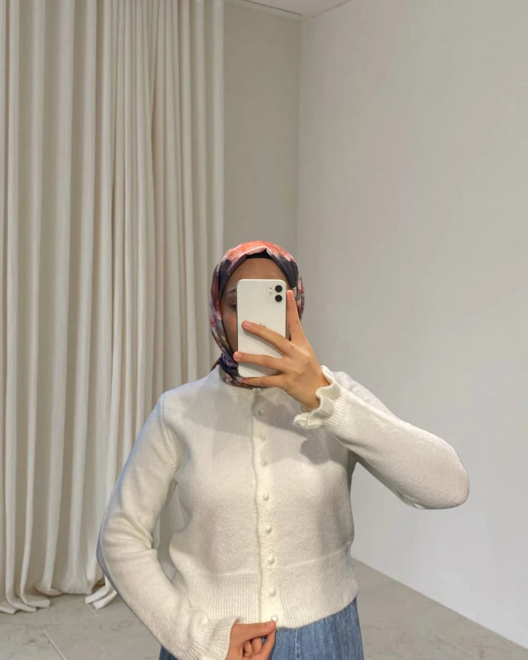 Selin Kol Fırfırlı İnci Düğme Hırka