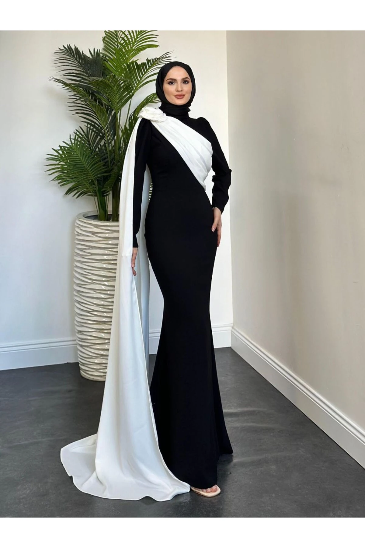 Krep Kumaş Pelerinli Elbise