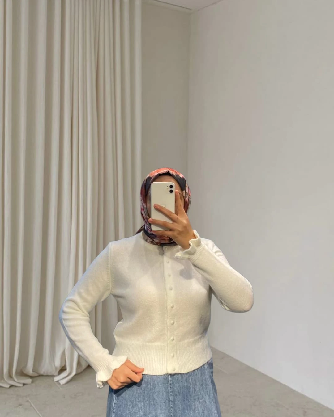 Selin Kol Fırfırlı İnci Düğme Hırka