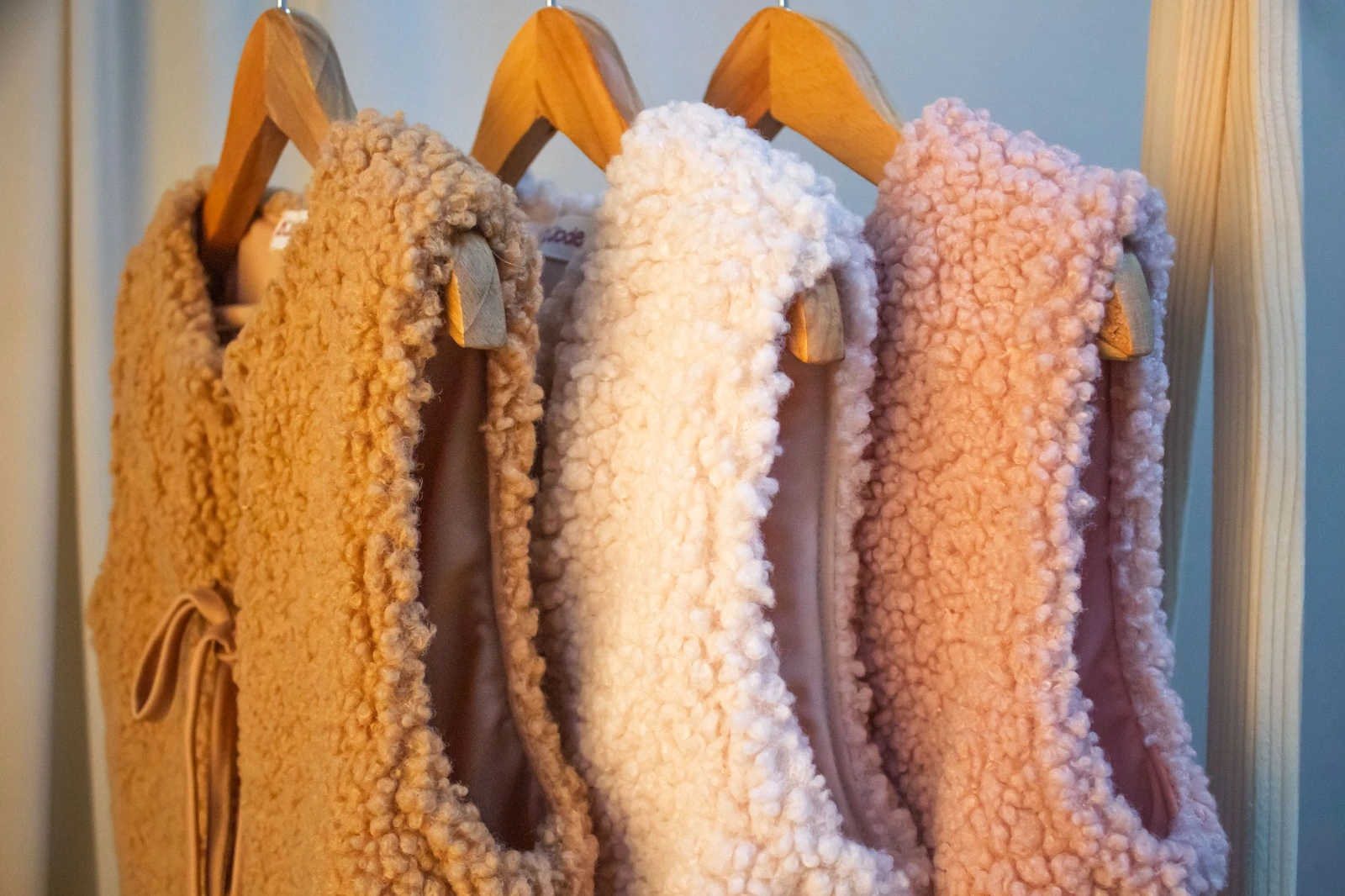 Peluş Önü Bağlamalı Yelek