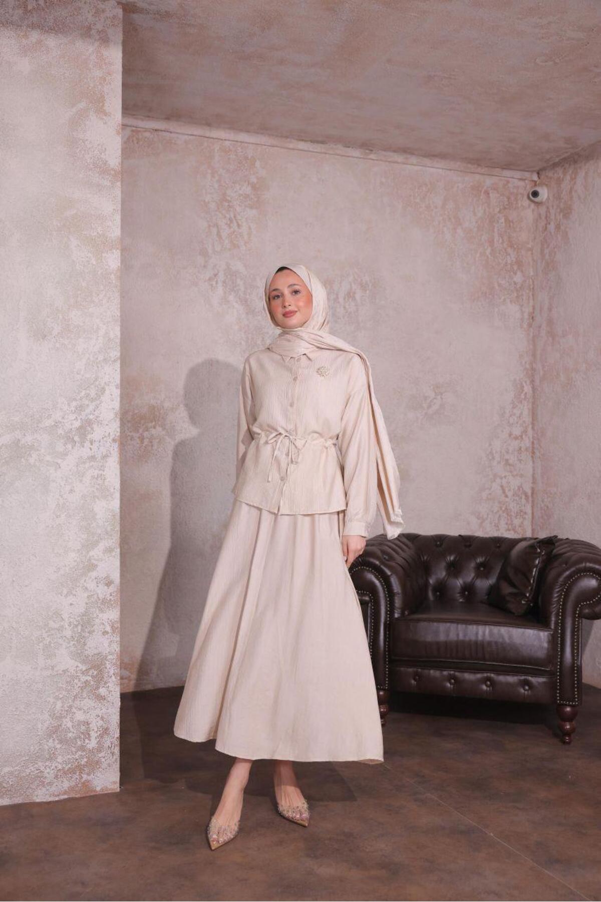 Broşlu Etekli Takım