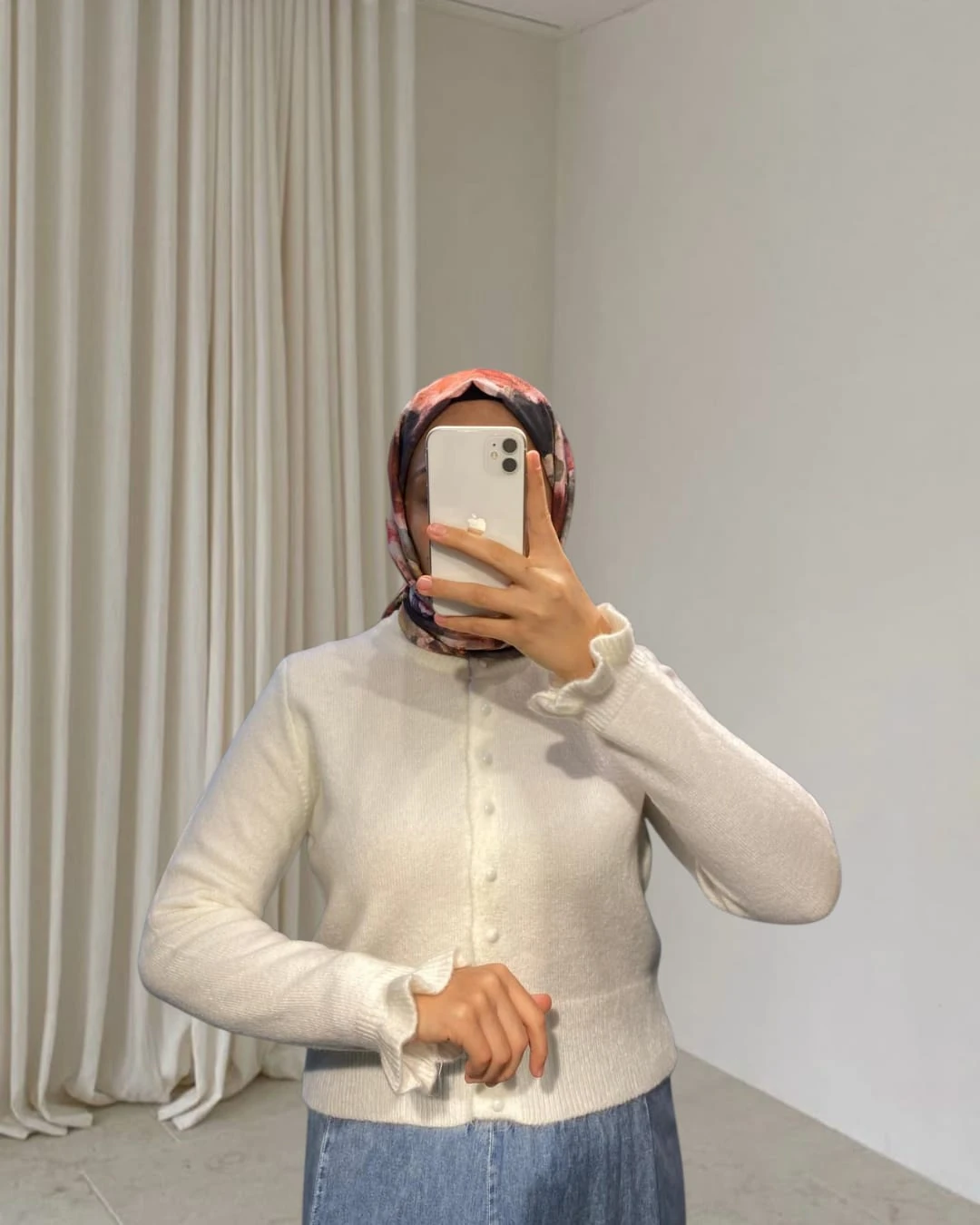 Selin Kol Fırfırlı İnci Düğme Hırka