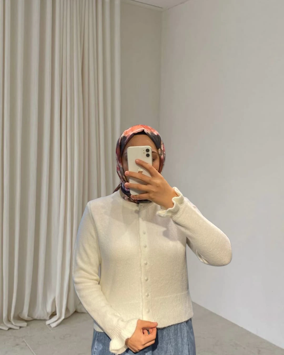 Selin Kol Fırfırlı İnci Düğme Hırka