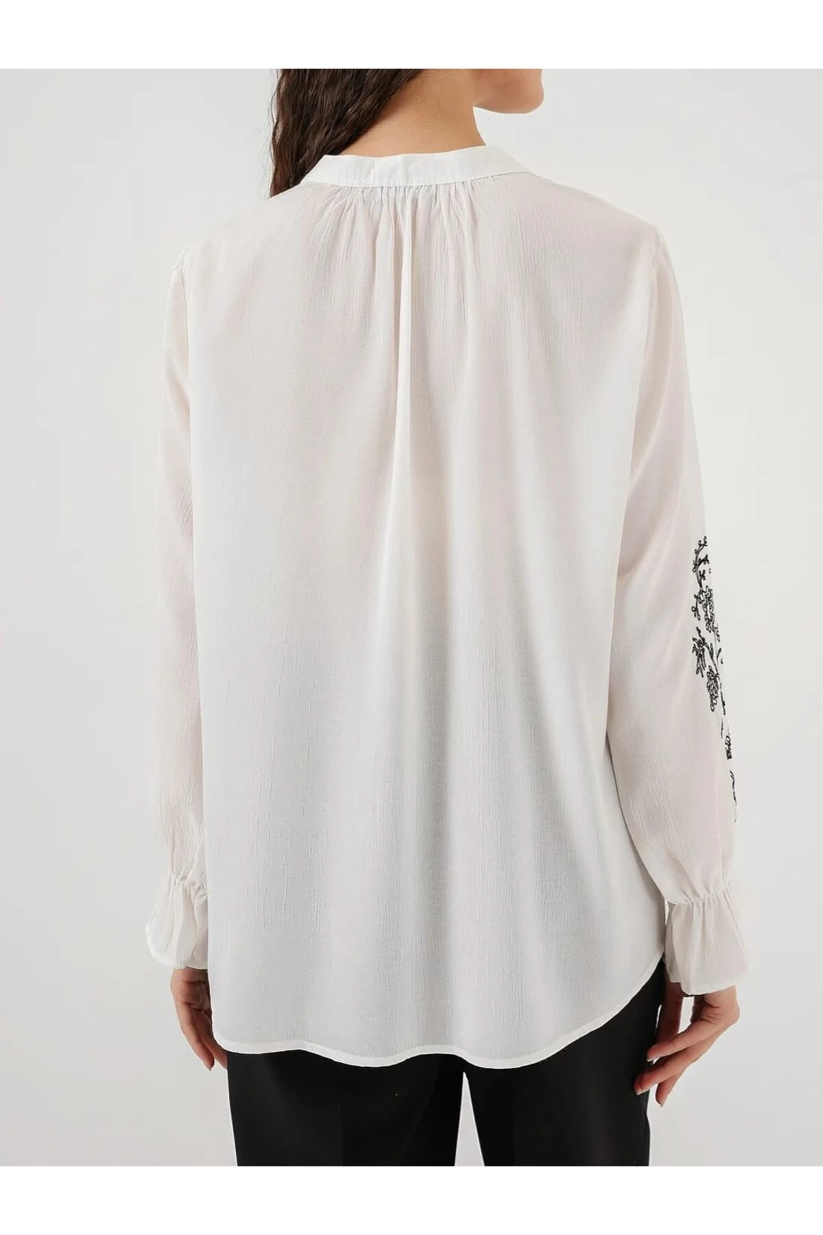 Kolu Nakışlı Bluz