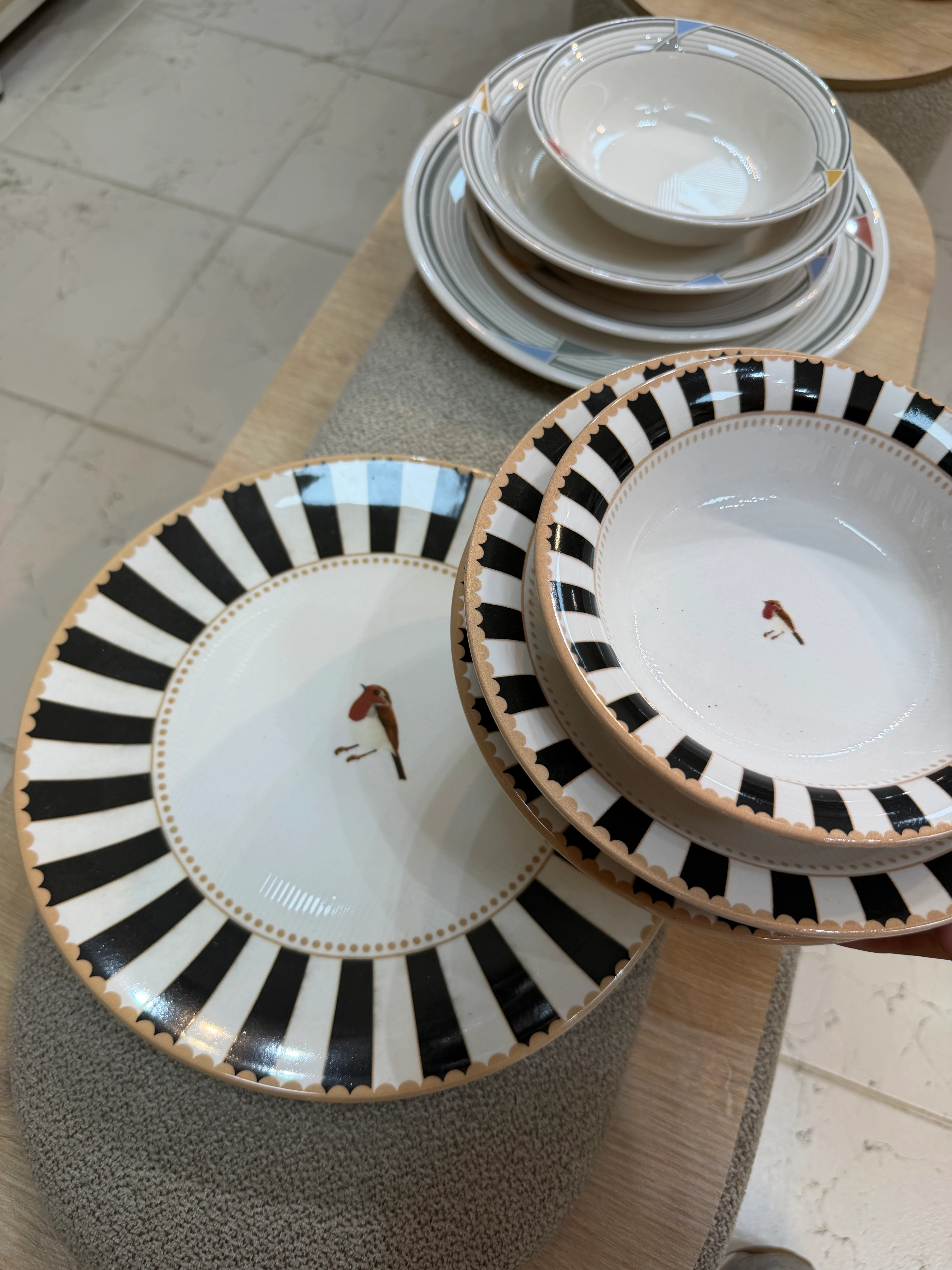 GÜNLÜK YEMEK TAKIMI 24 PARÇA / SİYAH KUŞ