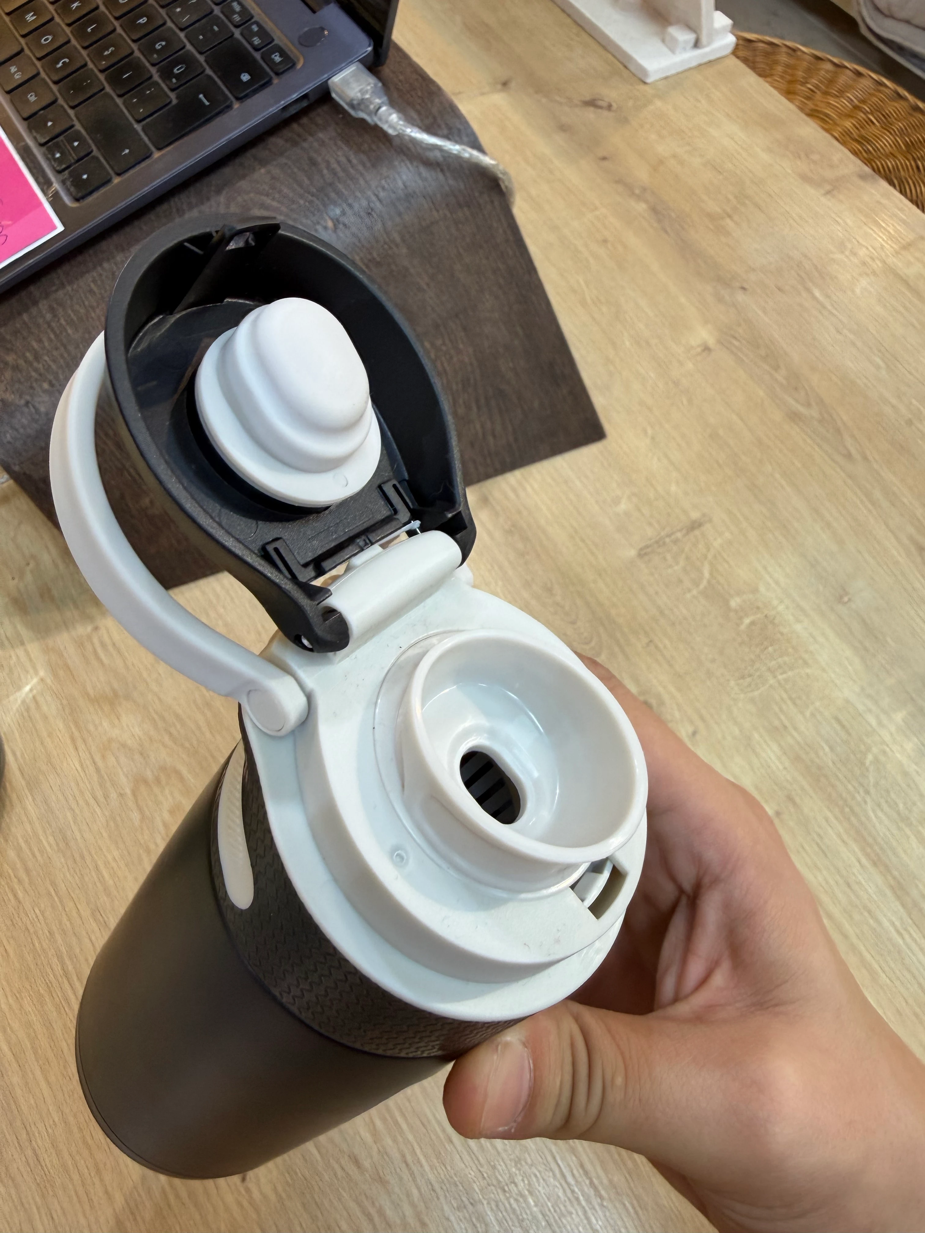 İÇ DIŞ ÇELİK KİLİTLİ TERMOS 