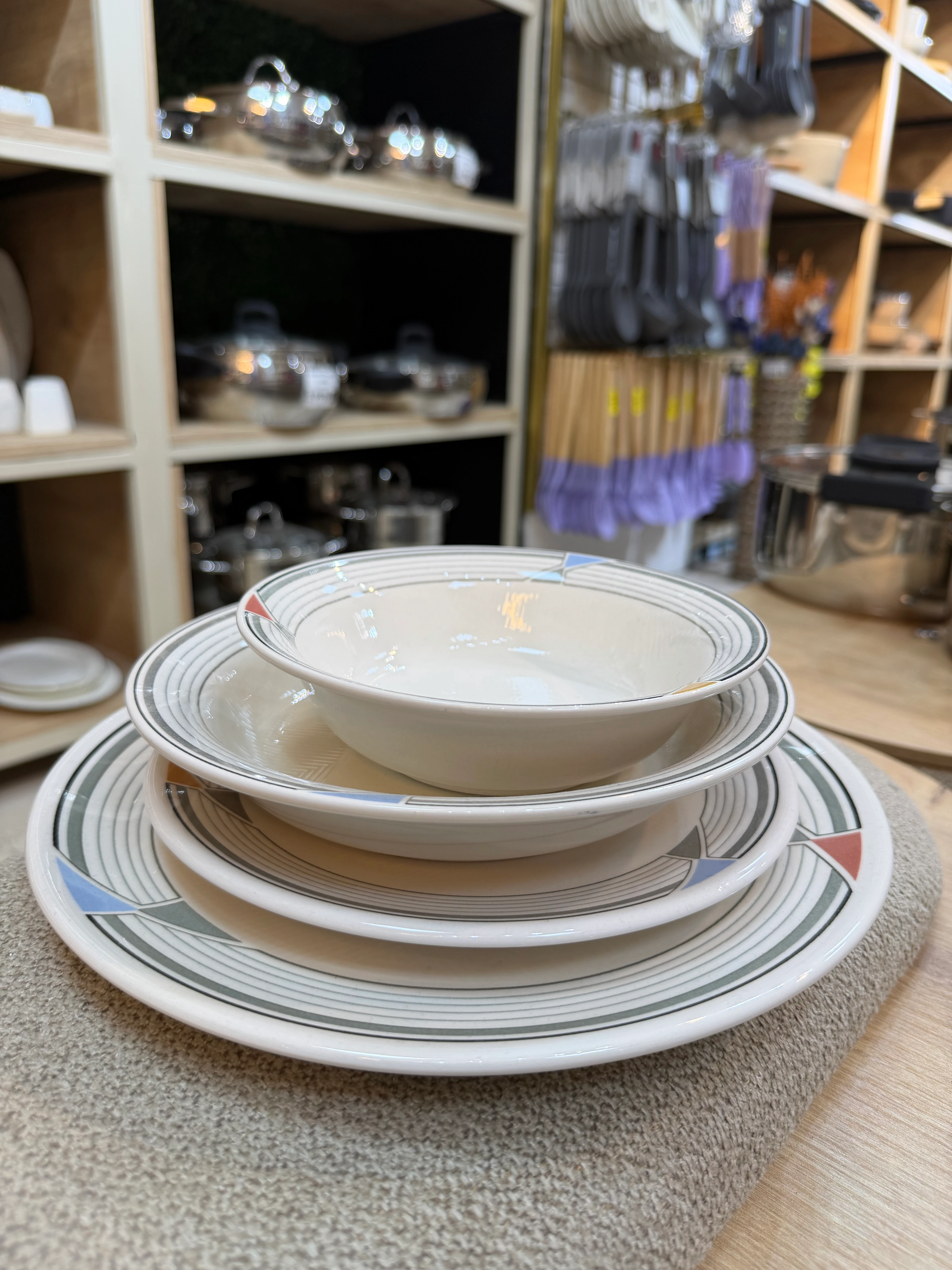 GÜNLÜK YEMEK TAKIMI 24 PARÇA / çizgi