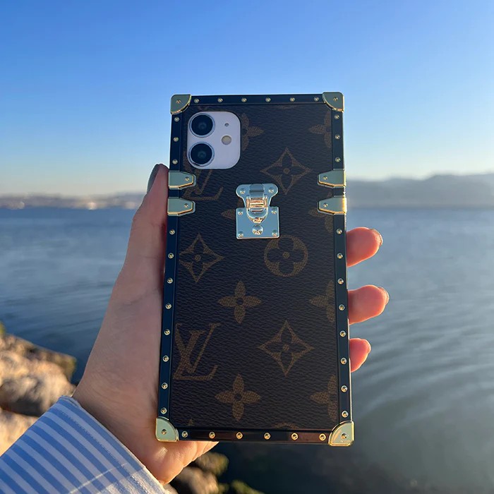 Köşeli Louis Vuitton Kılıf