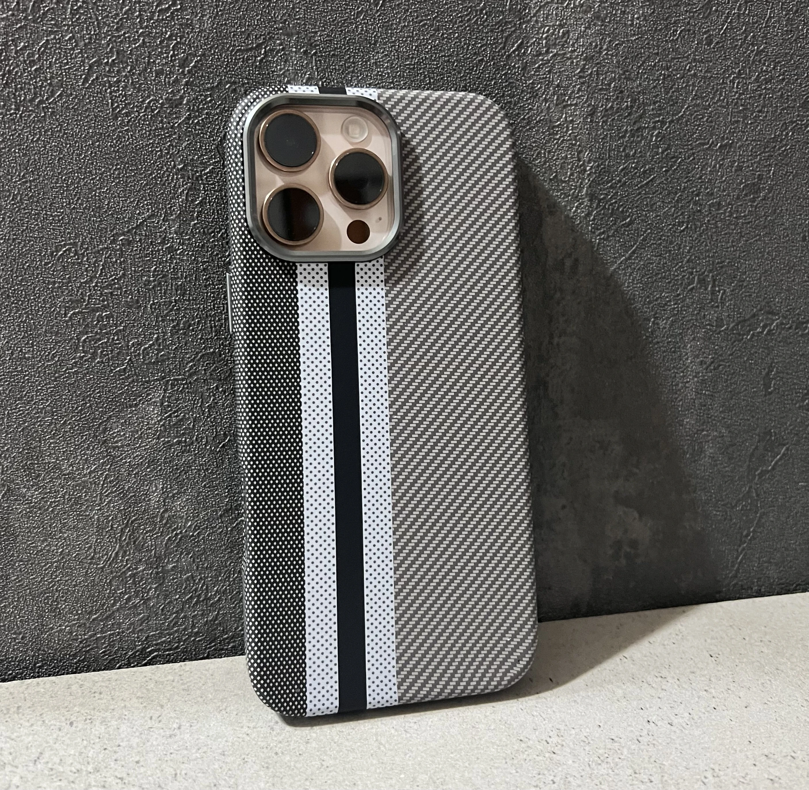 GRİ KARBON MAGSAFE KILIF