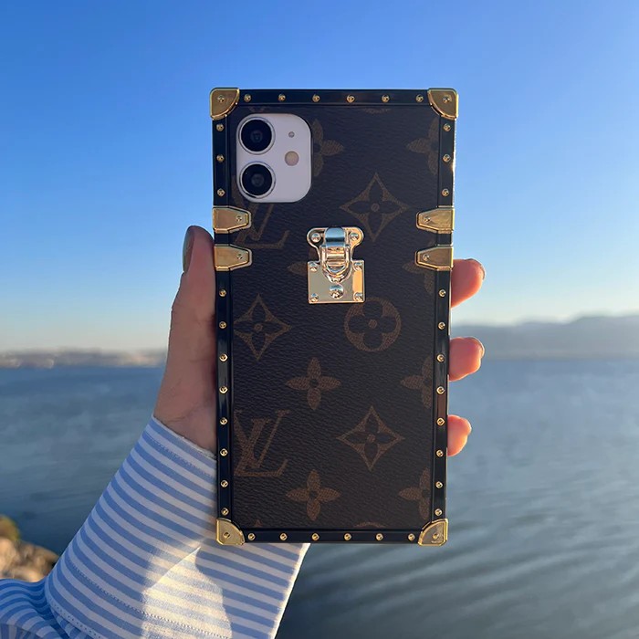 Köşeli Louis Vuitton Kılıf