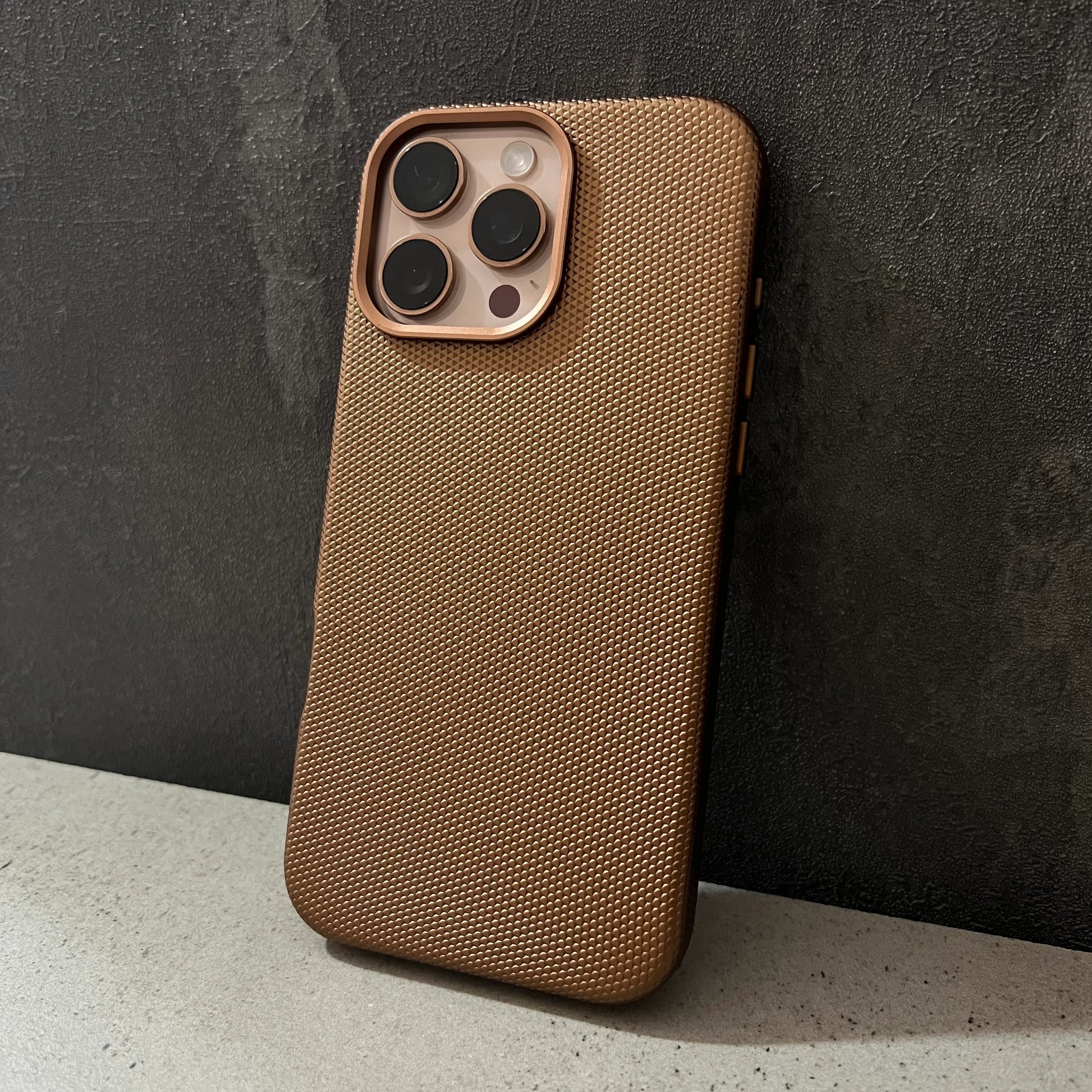 BOSS MAGSAFE KILIF GOLD