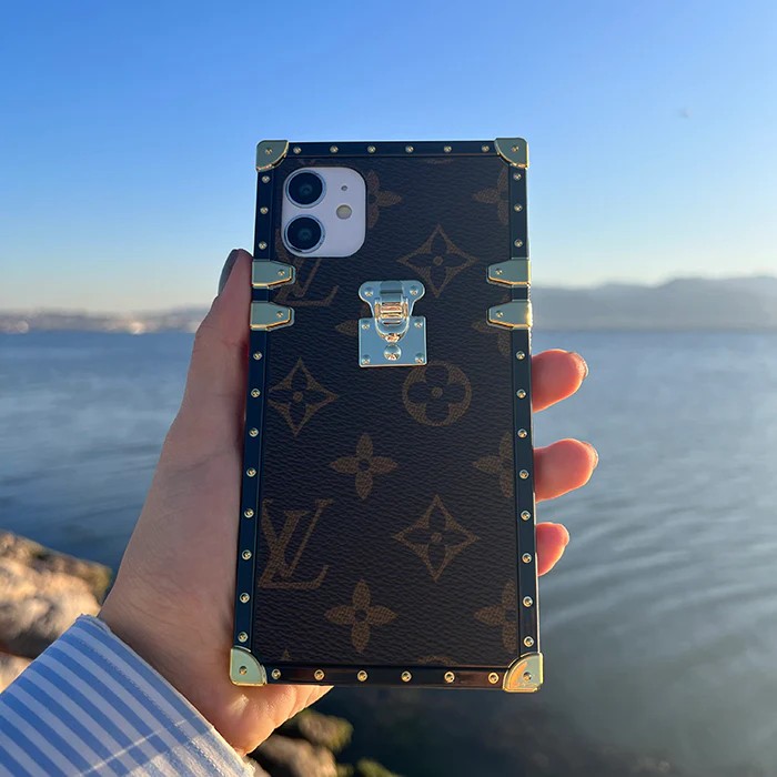 Köşeli Louis Vuitton Kılıf