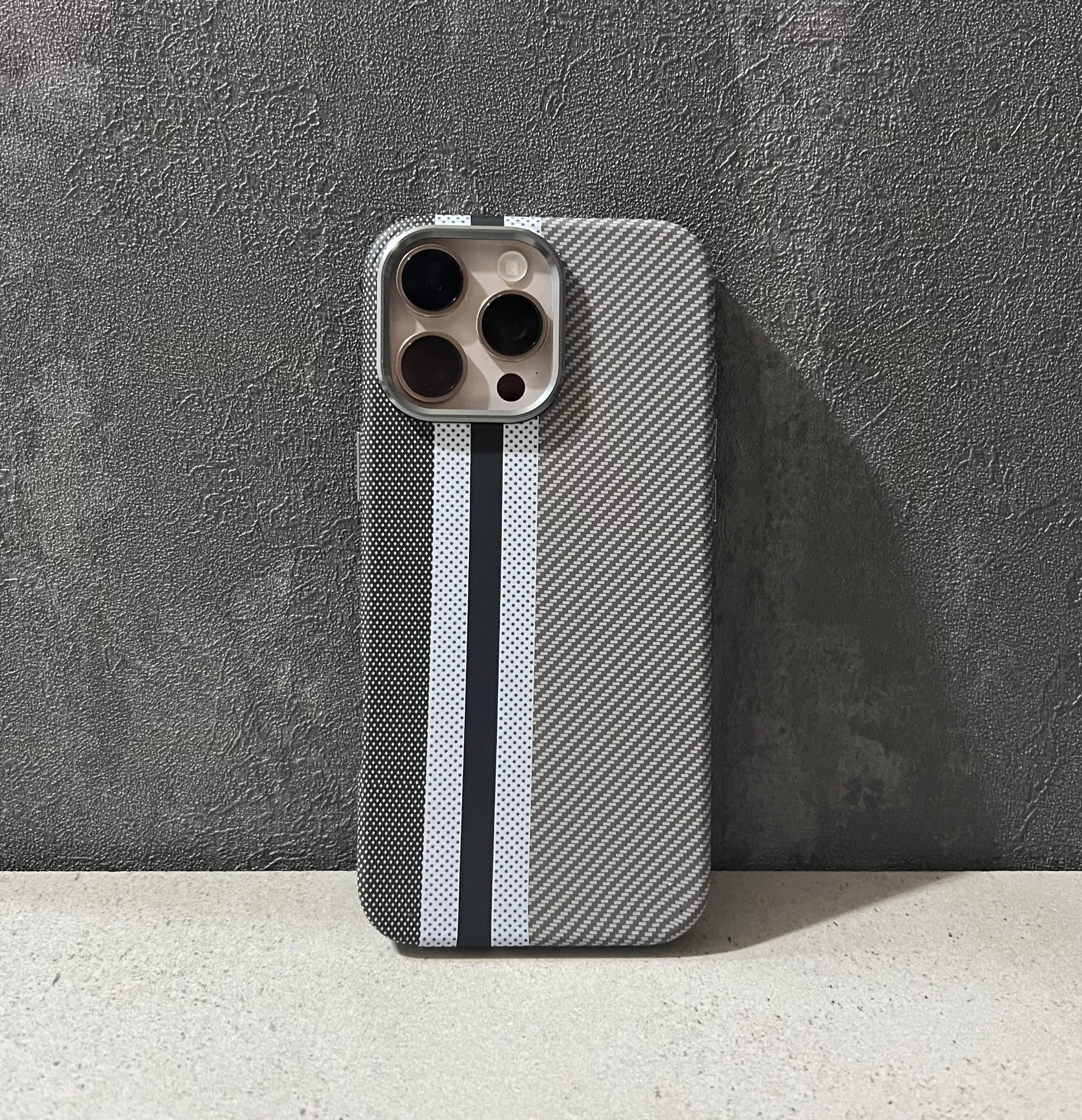 GRİ KARBON MAGSAFE KILIF