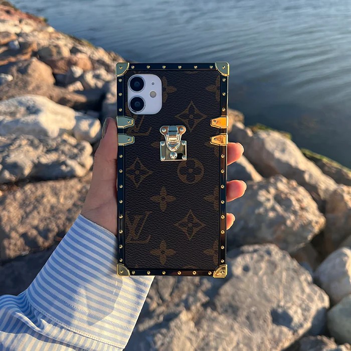 Köşeli Louis Vuitton Kılıf