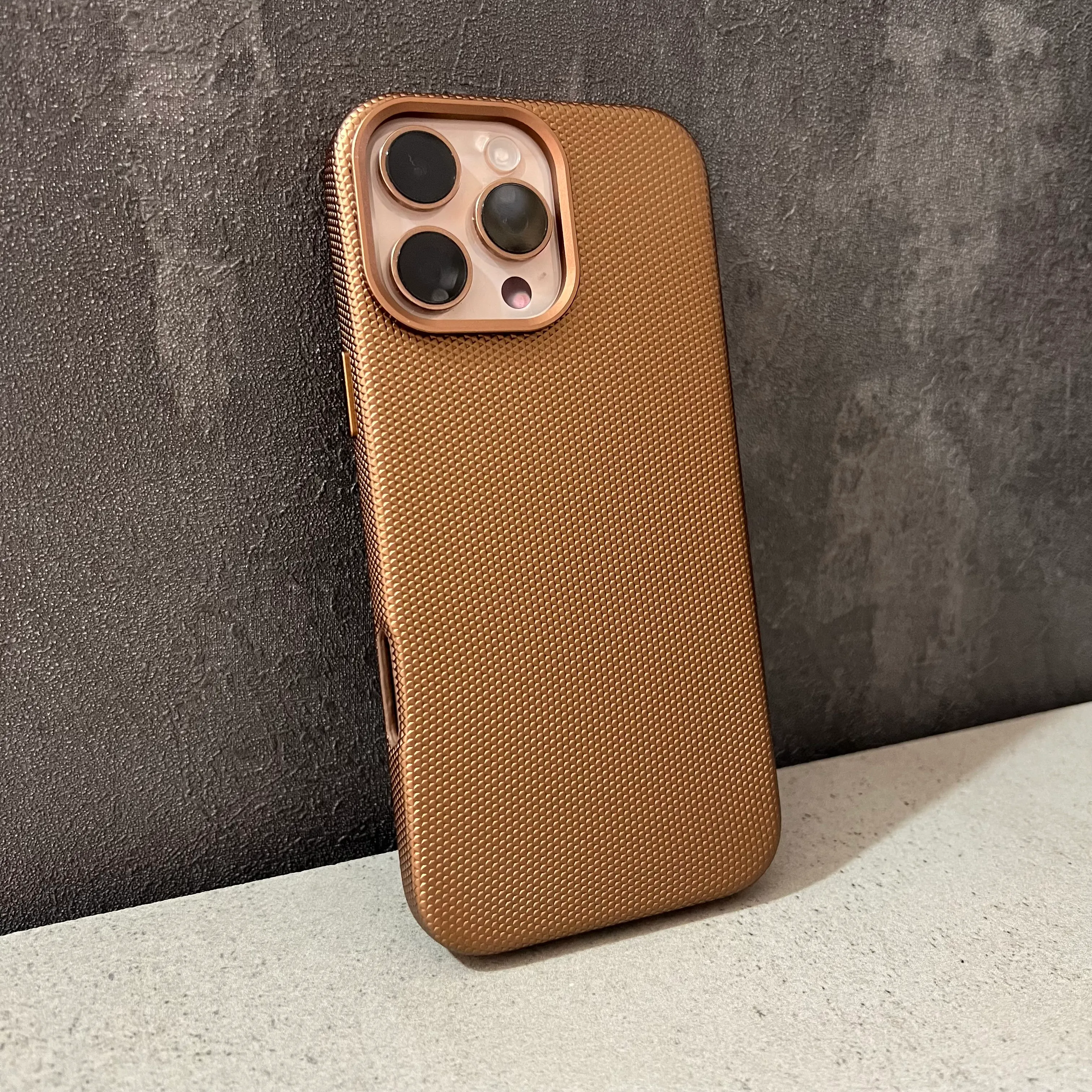 BOSS MAGSAFE KILIF GOLD