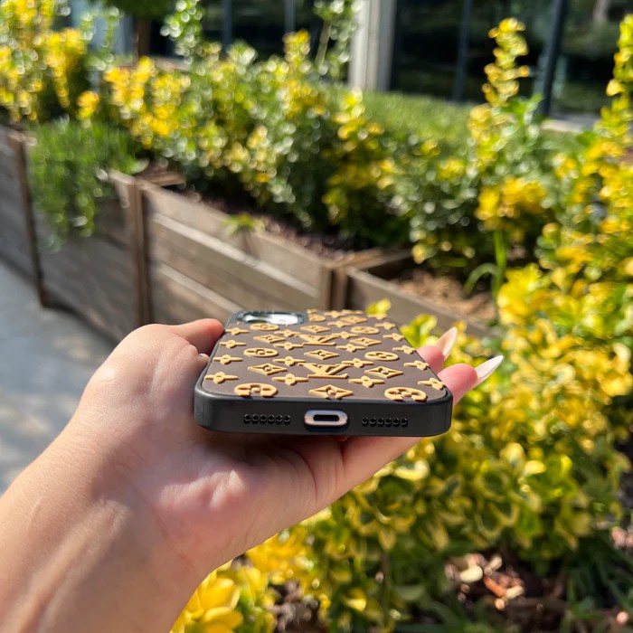 Louis Vuitton Kabartmalı Telefon Kılıfı