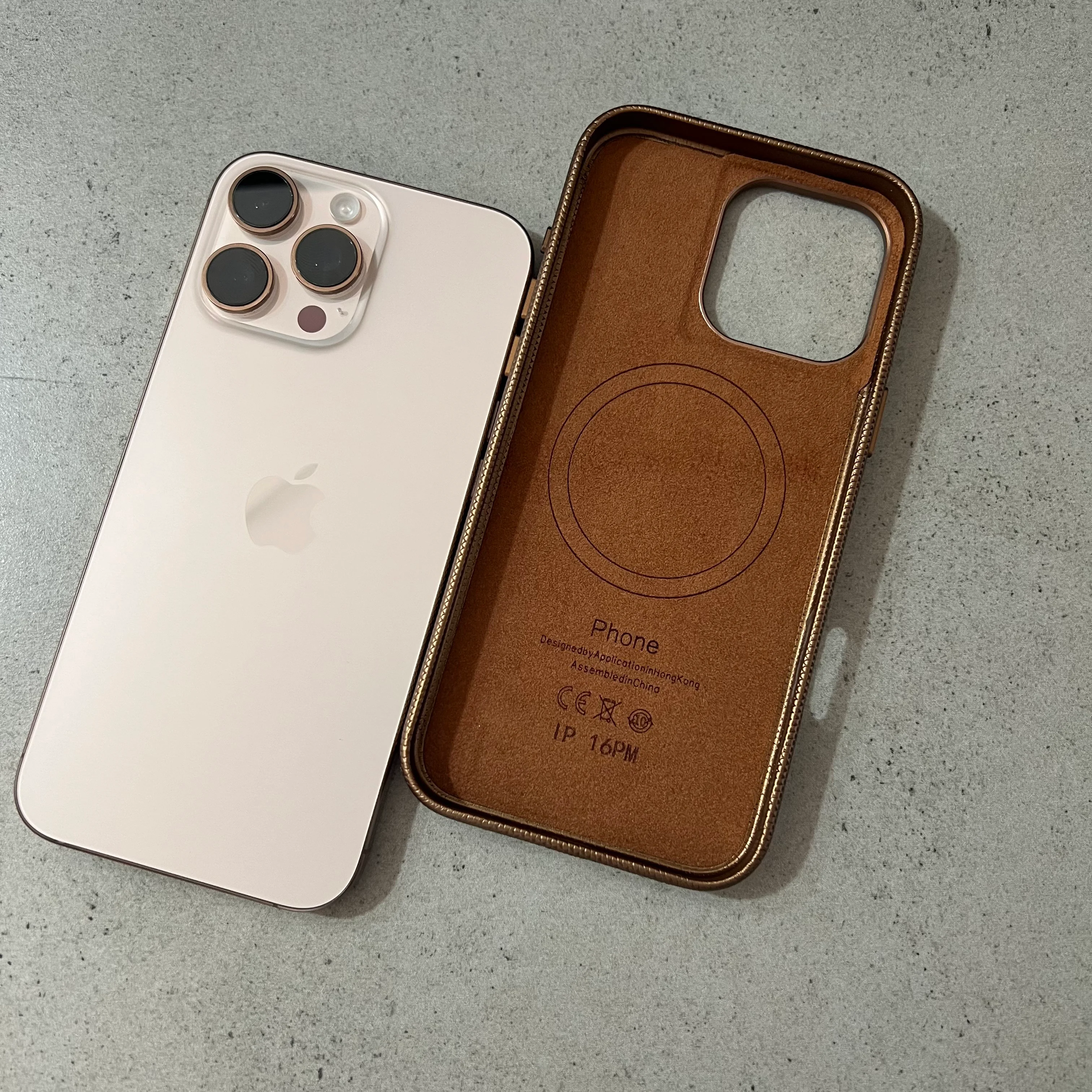 BOSS MAGSAFE KILIF GOLD