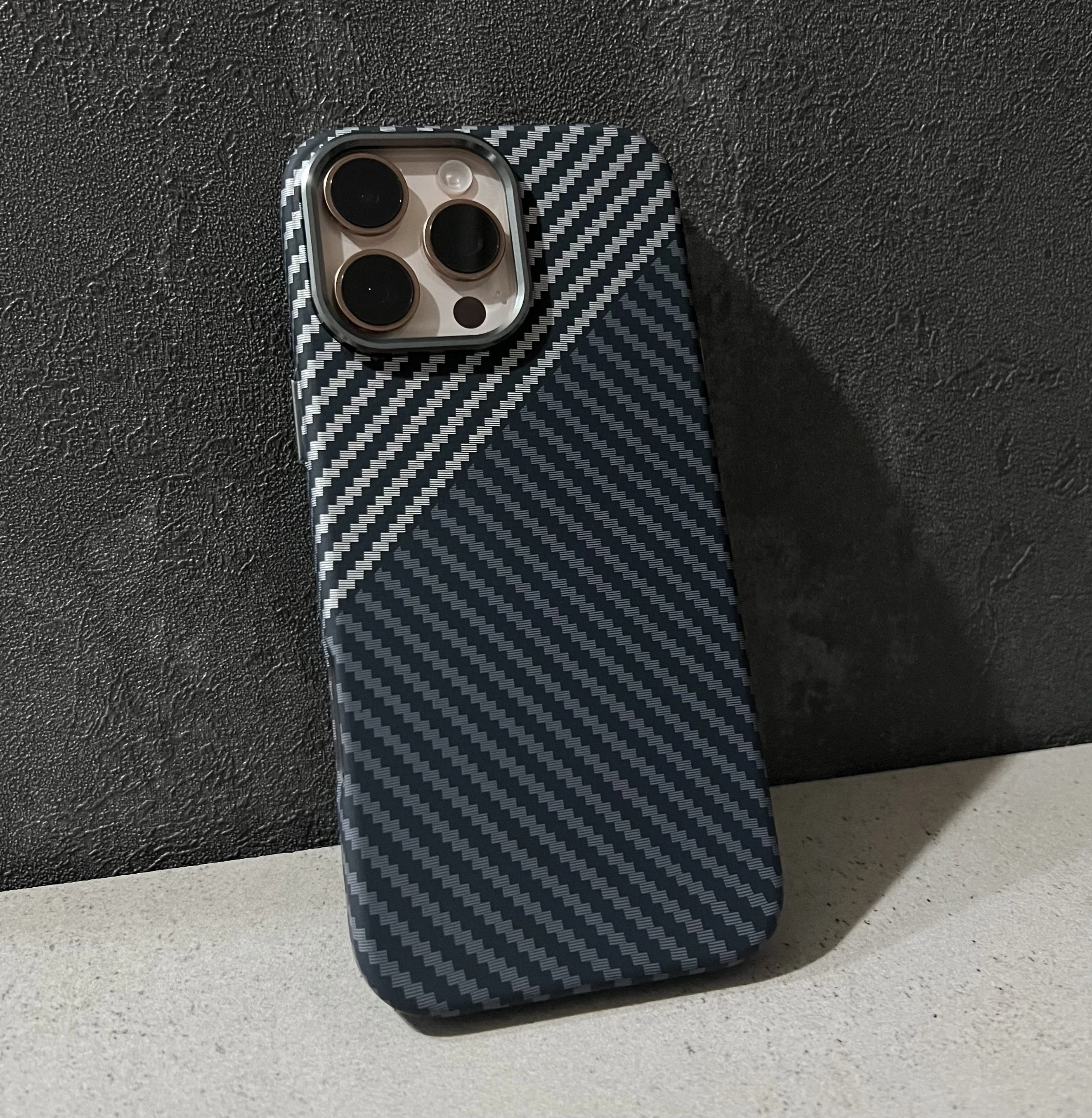 BLACK-GRAY KARBON MAGSAFE KILIF