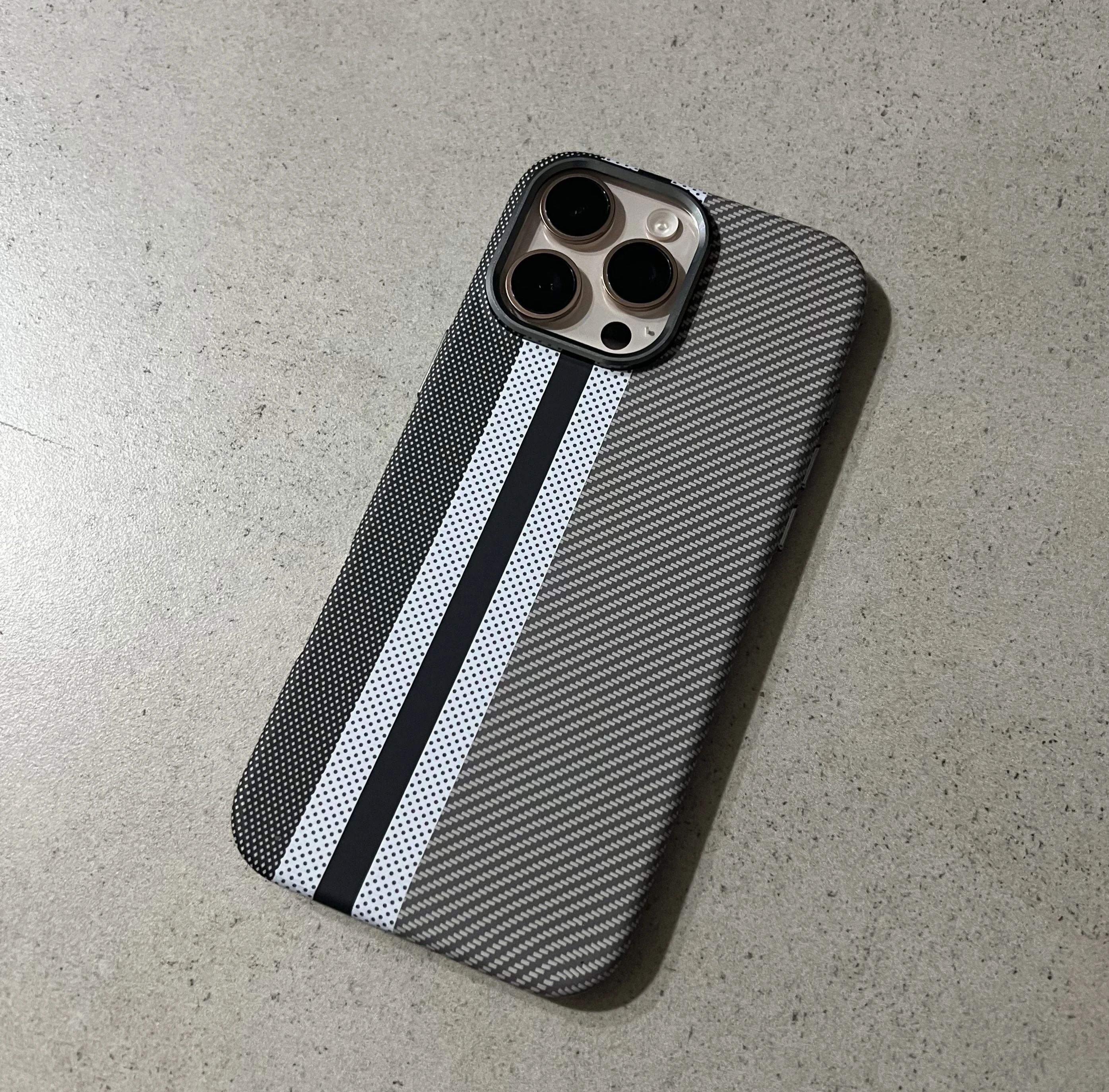 GRİ KARBON MAGSAFE KILIF