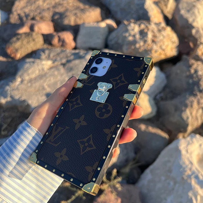 Köşeli Louis Vuitton Kılıf