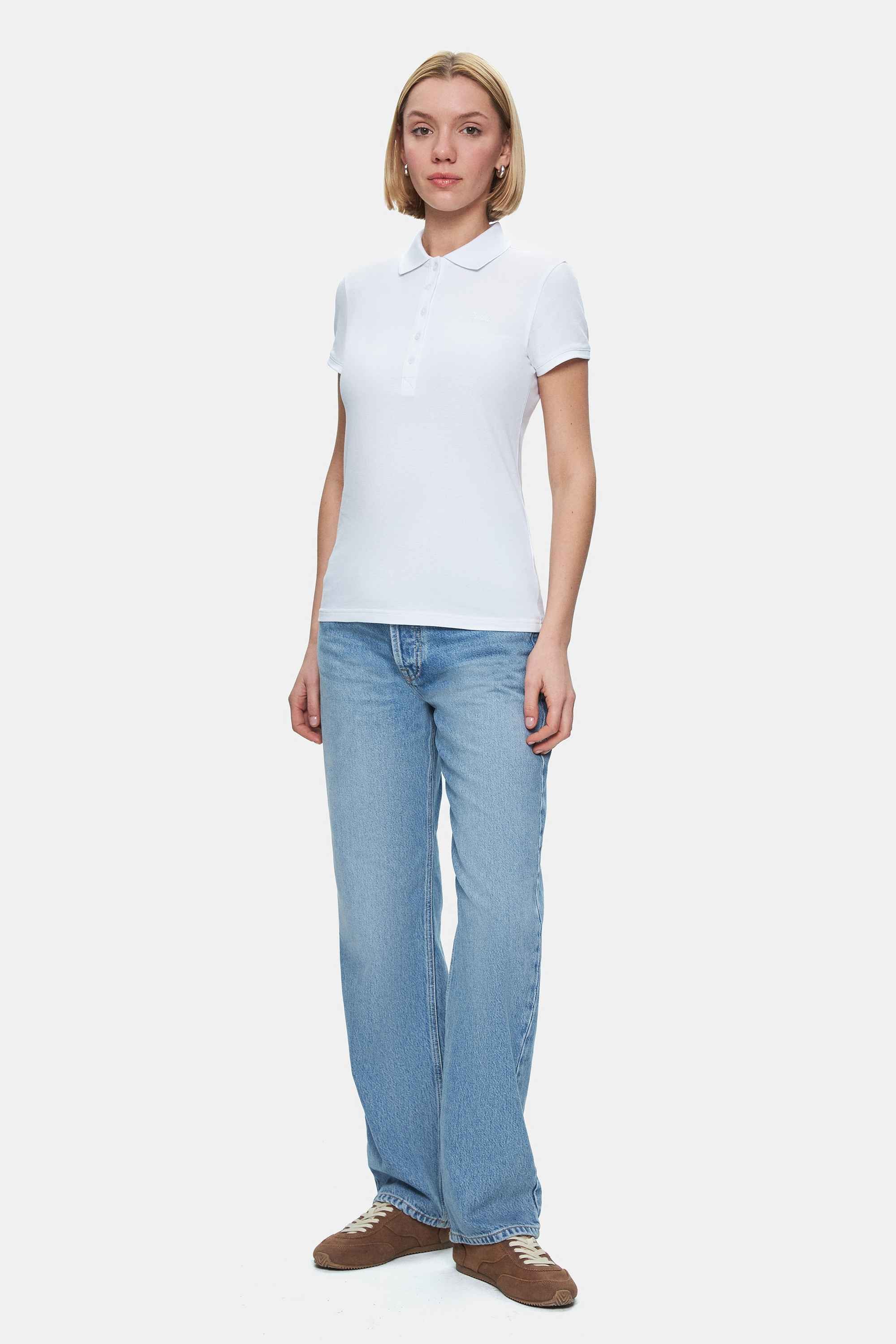 SHAVER Beyaz Polo Yaka Nakışlı Standard Fit Kadın Tshirt