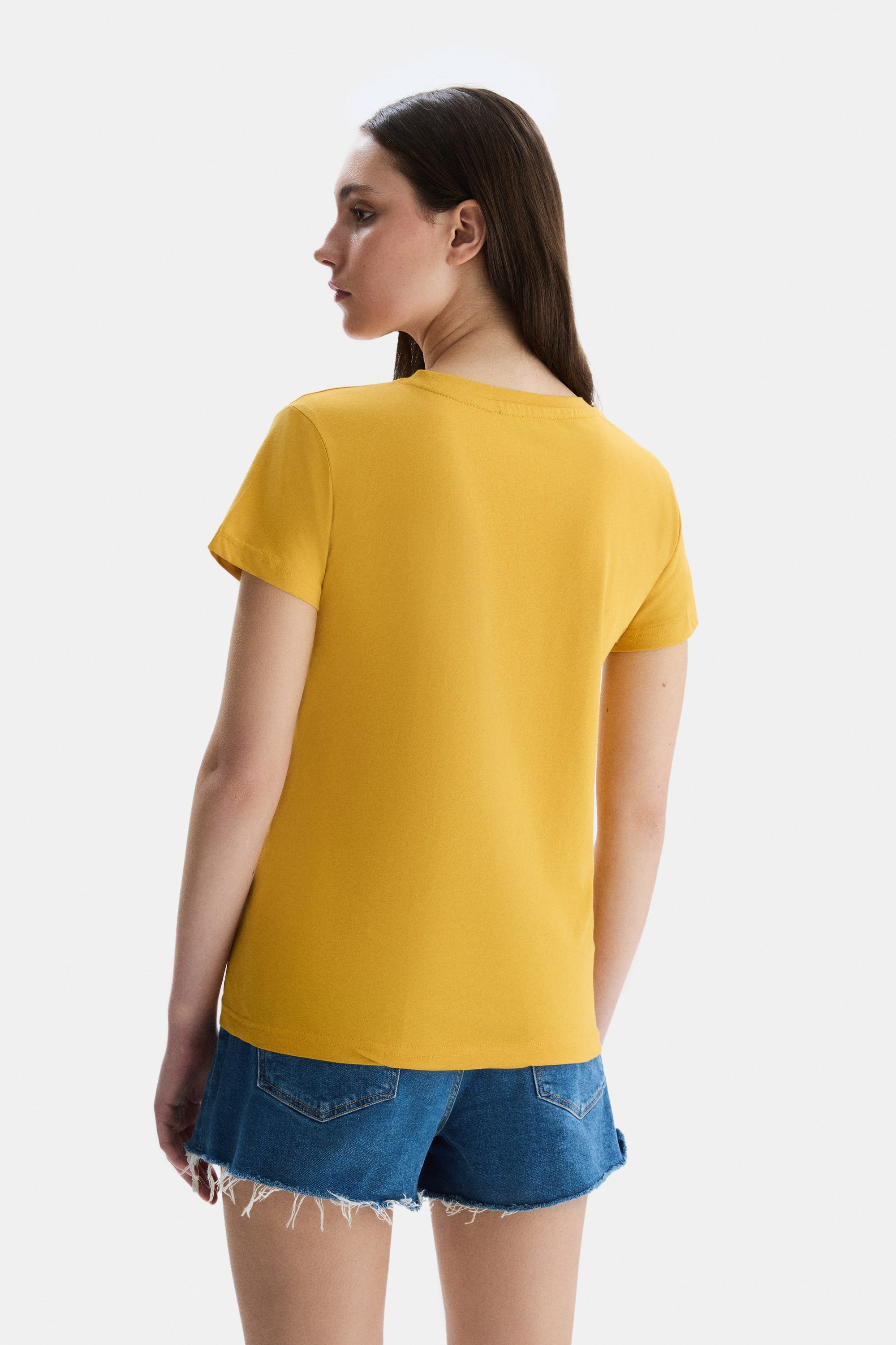 ANGELA Sarı Bisiklet Yaka Nakışlı Standard Fit Kadın Tshirt