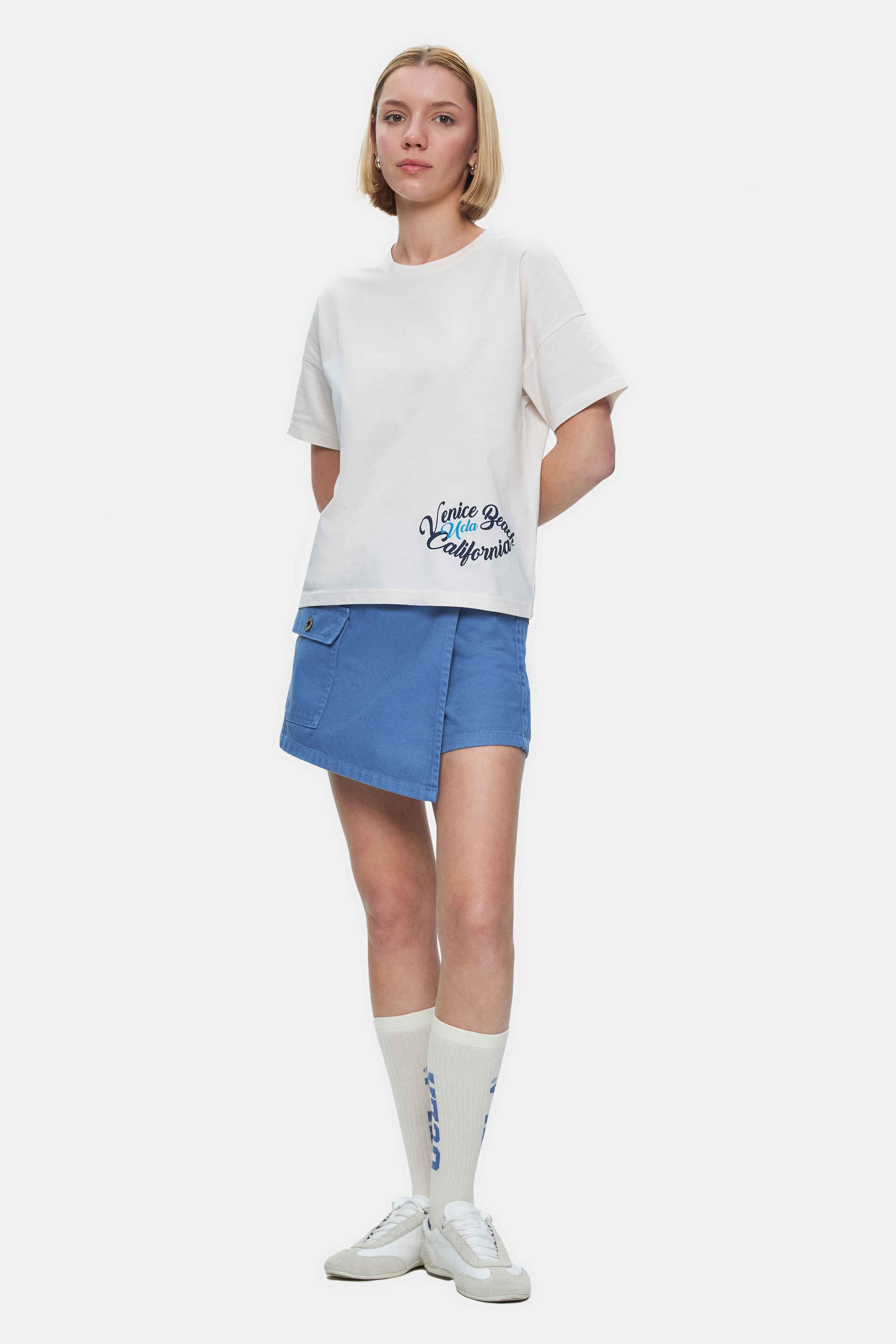 ODETTE Kemik Rengi Bisiklet Yaka Varak Baskılı Loose Fit Kadın Tshirt